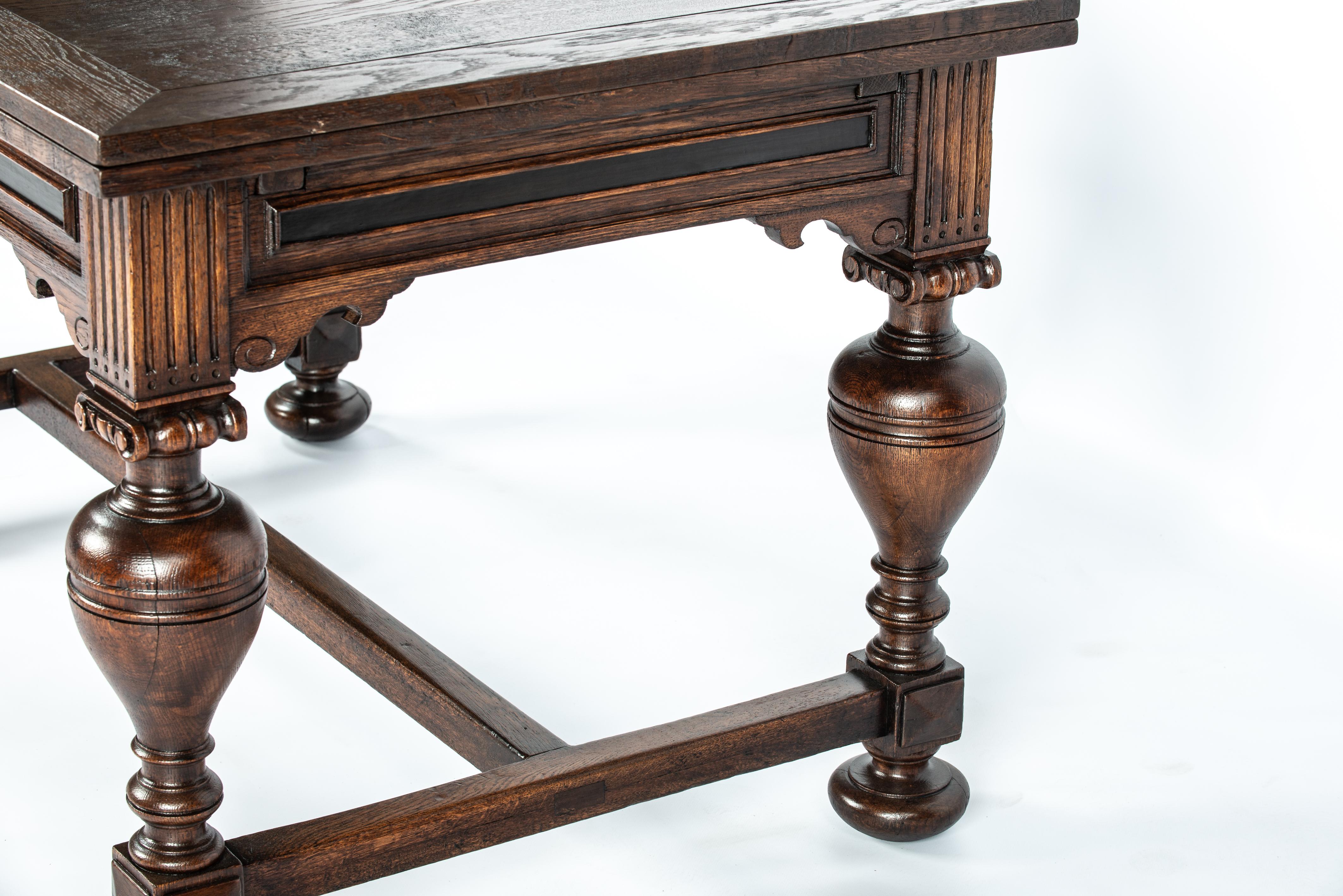 Antique 20th-century  oak  warm brown Dutch Renaissance Extension leaf table For Sale 12