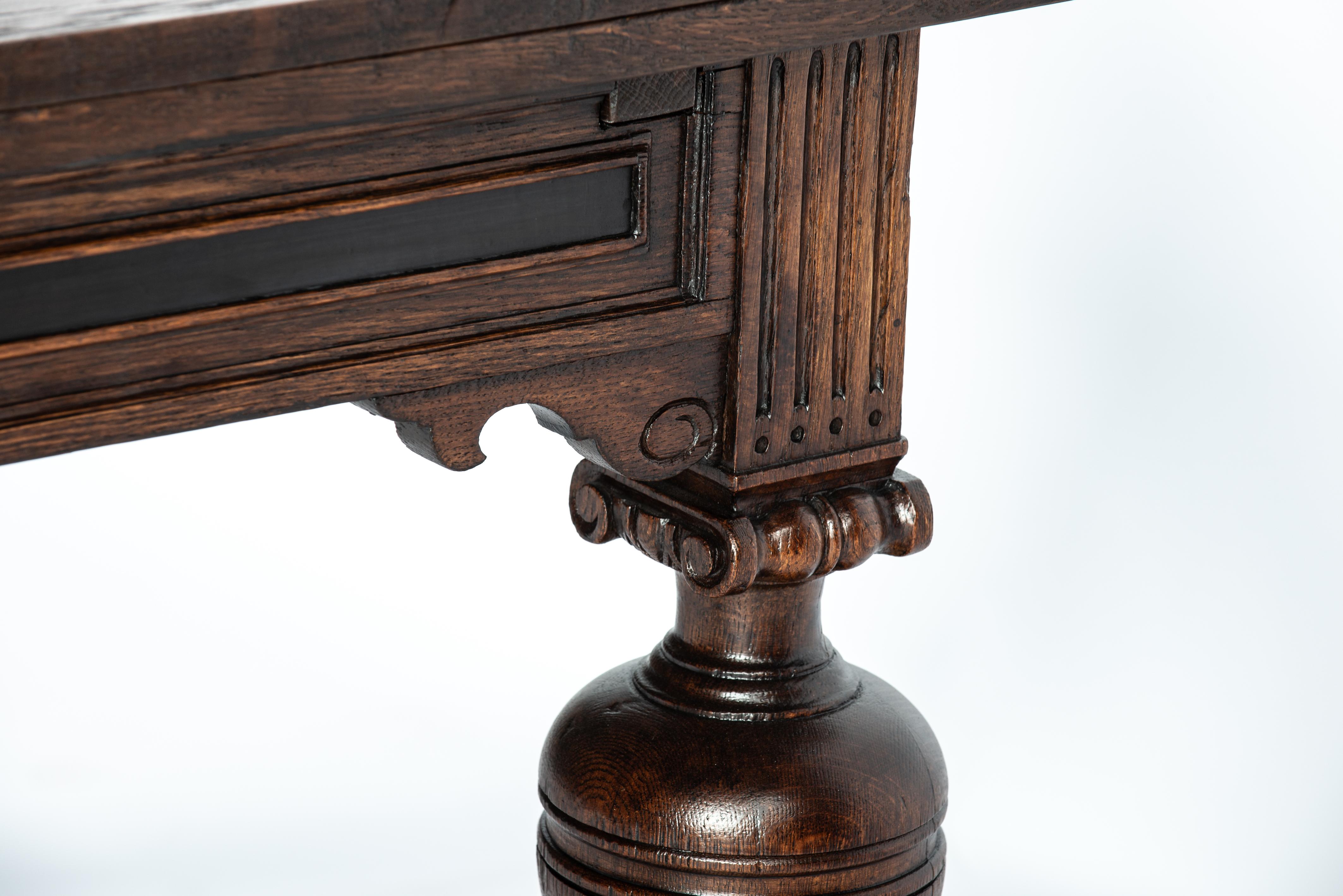 Antique 20th-century  oak  warm brown Dutch Renaissance Extension leaf table For Sale 14