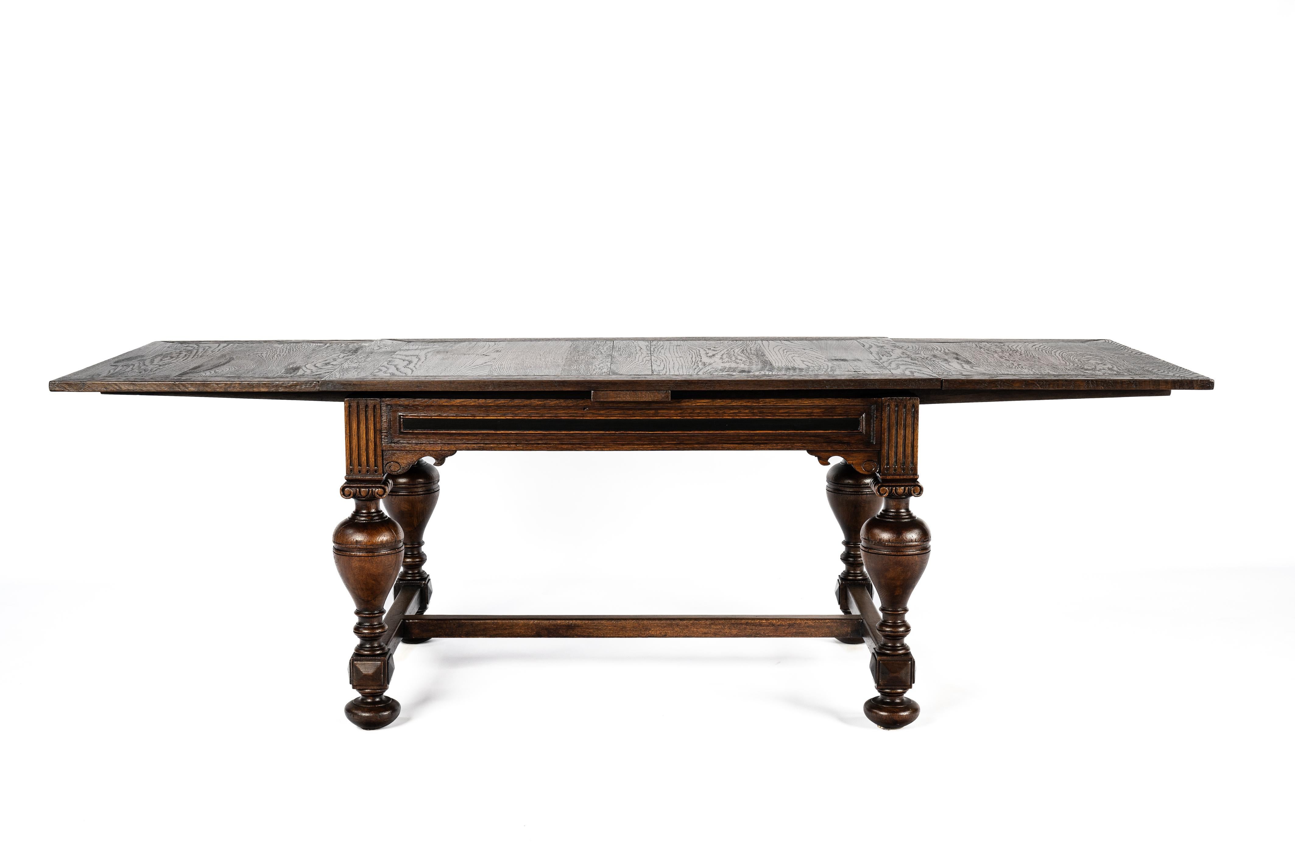 Carved Antique 20th-century  oak  warm brown Dutch Renaissance Extension leaf table For Sale