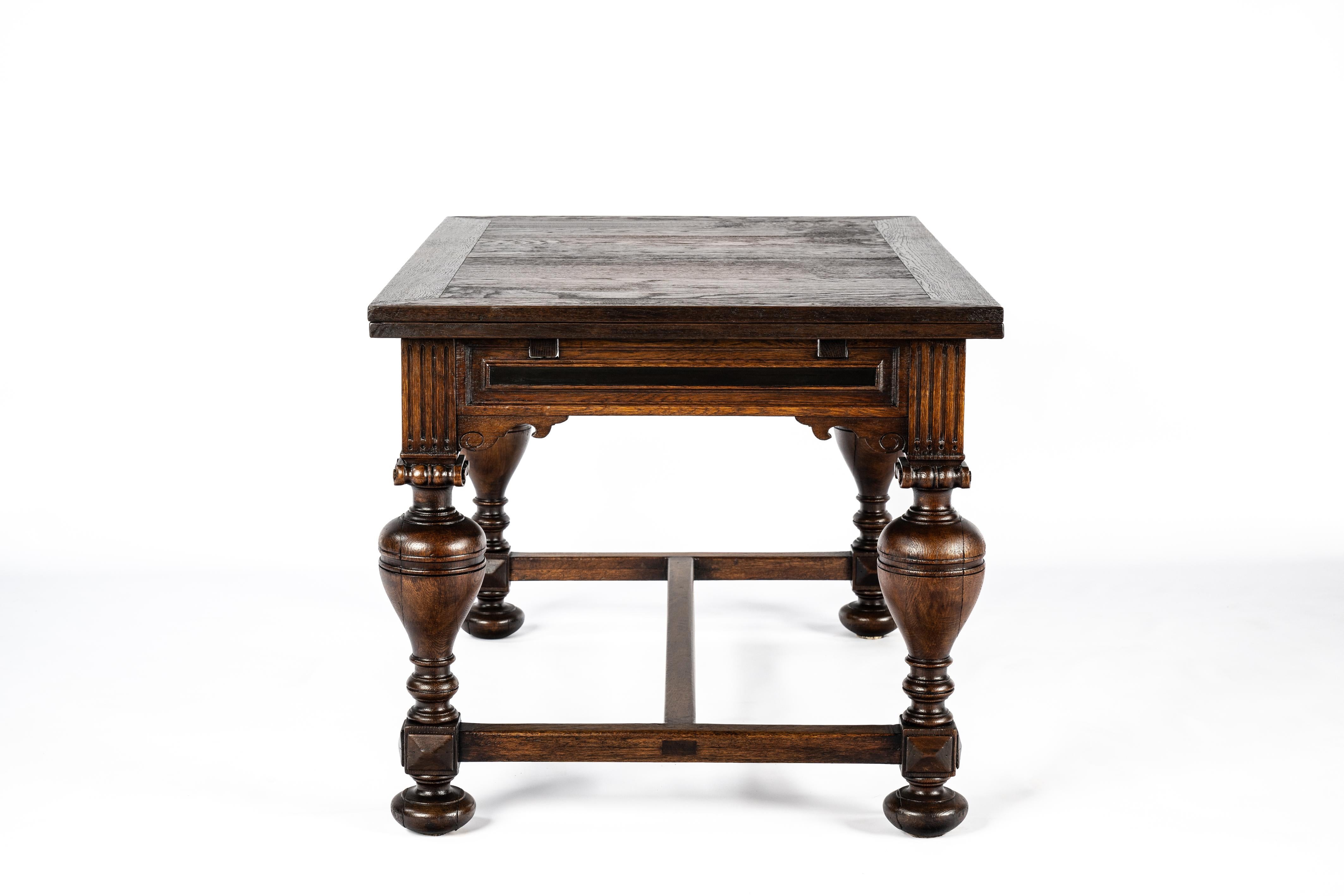 20th Century Antique 20th-century  oak  warm brown Dutch Renaissance Extension leaf table For Sale