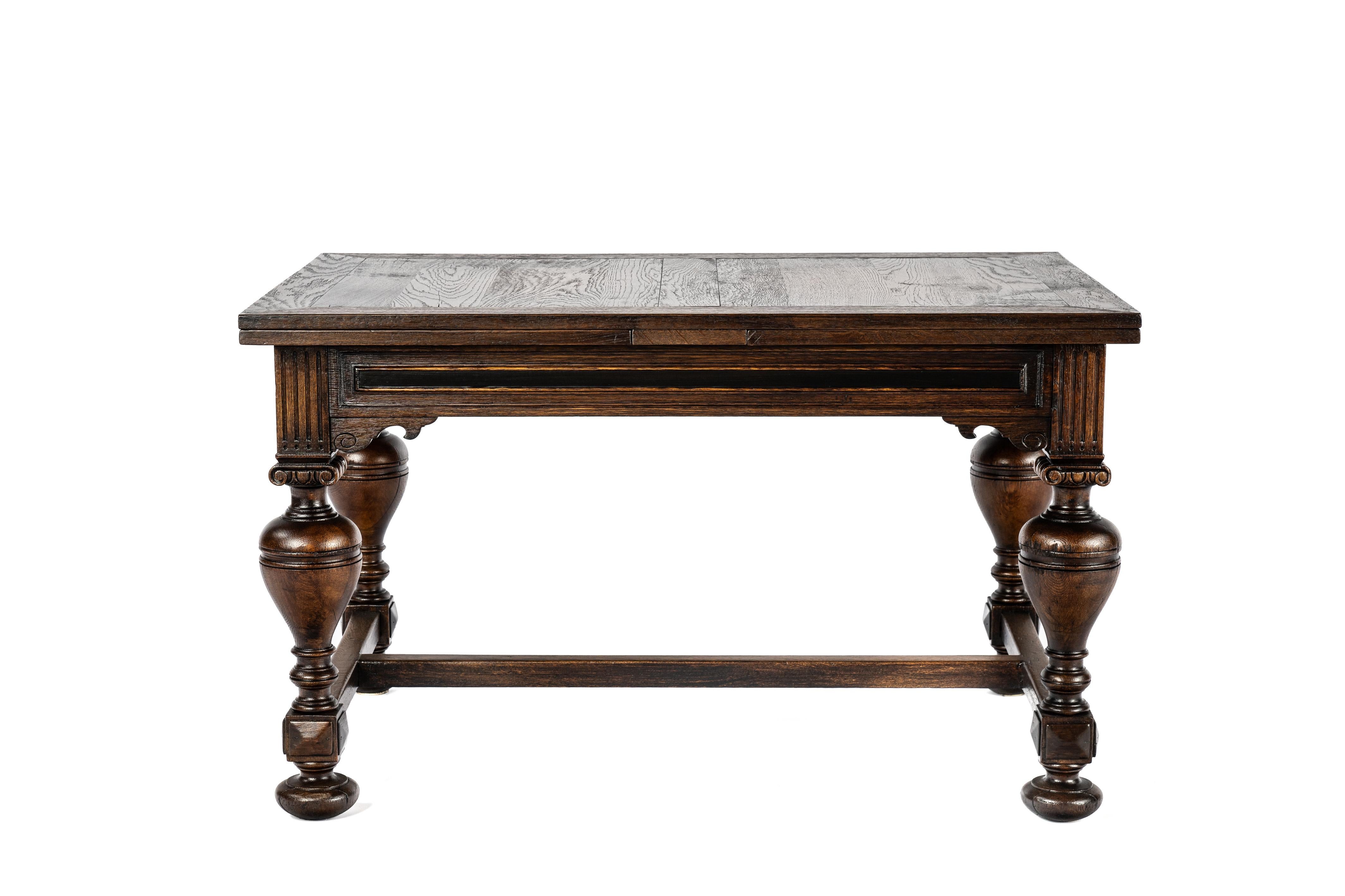 20ième siècle Antiquités du 20e siècle  chêne  Table à rallonge Renaissance hollandaise brun chaud en vente