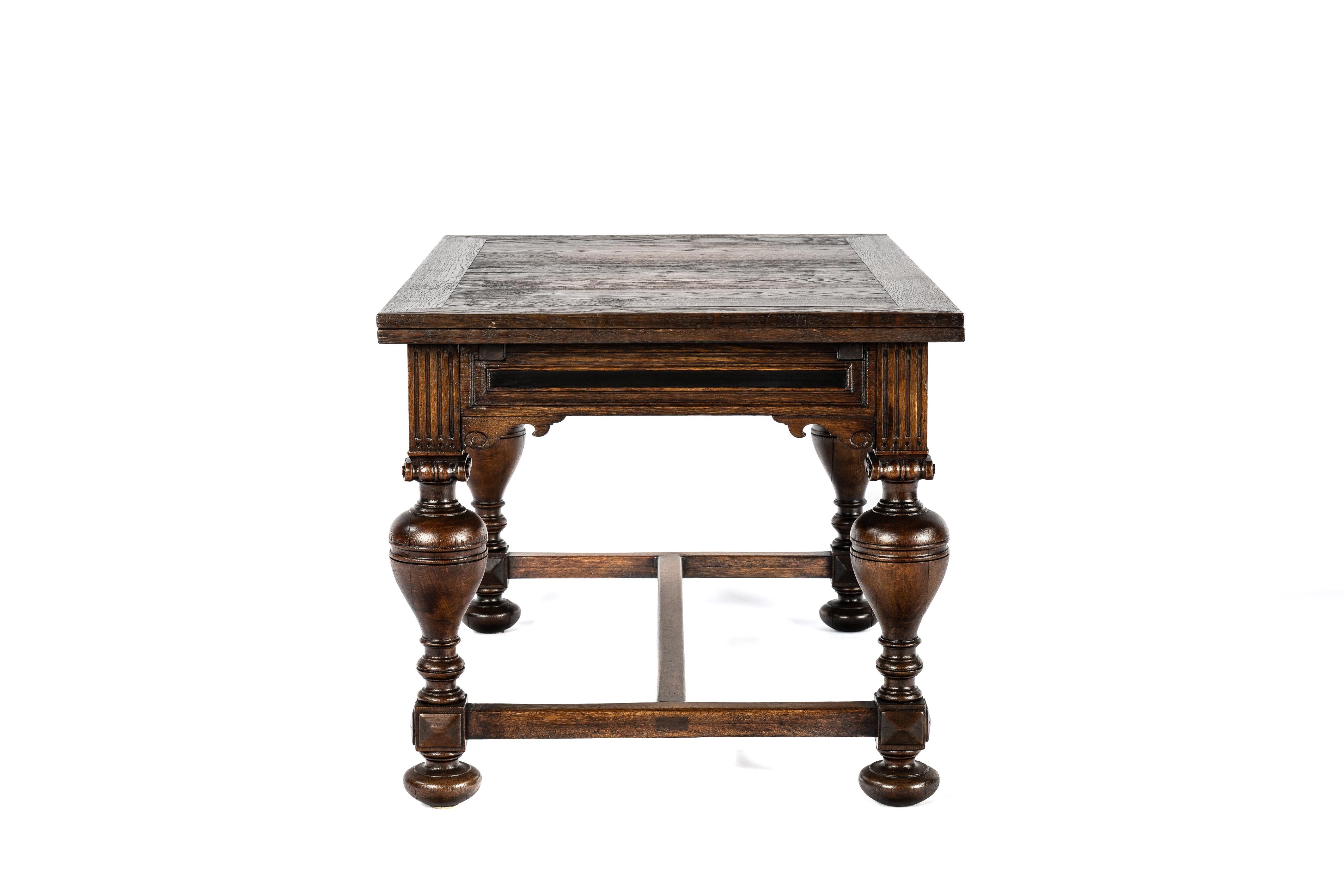 Antique 20th-century  oak  warm brown Dutch Renaissance Extension leaf table For Sale 1