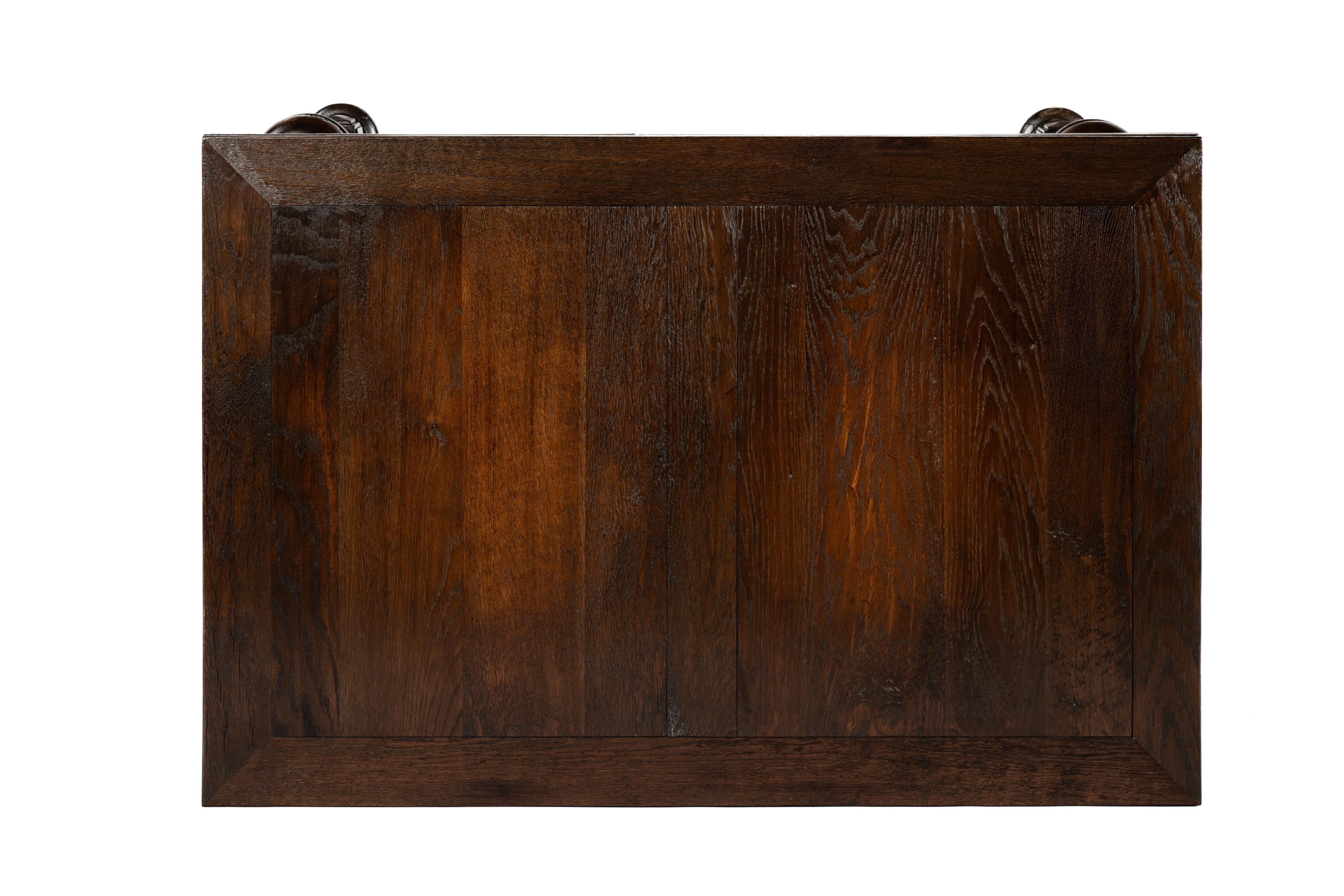 Antique 20th-century  oak  warm brown Dutch Renaissance Extension leaf table For Sale 2