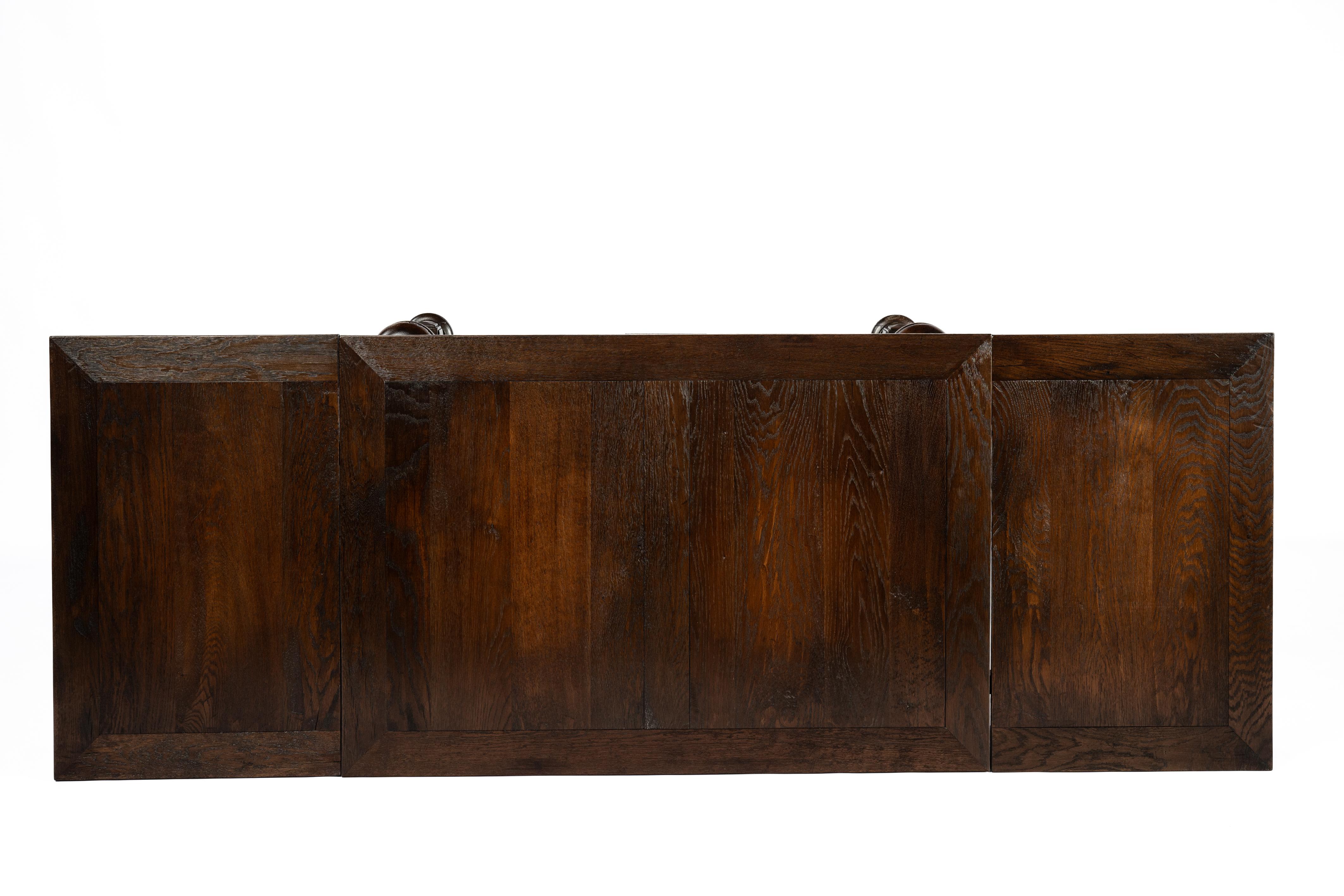 Antique 20th-century  oak  warm brown Dutch Renaissance Extension leaf table For Sale 3