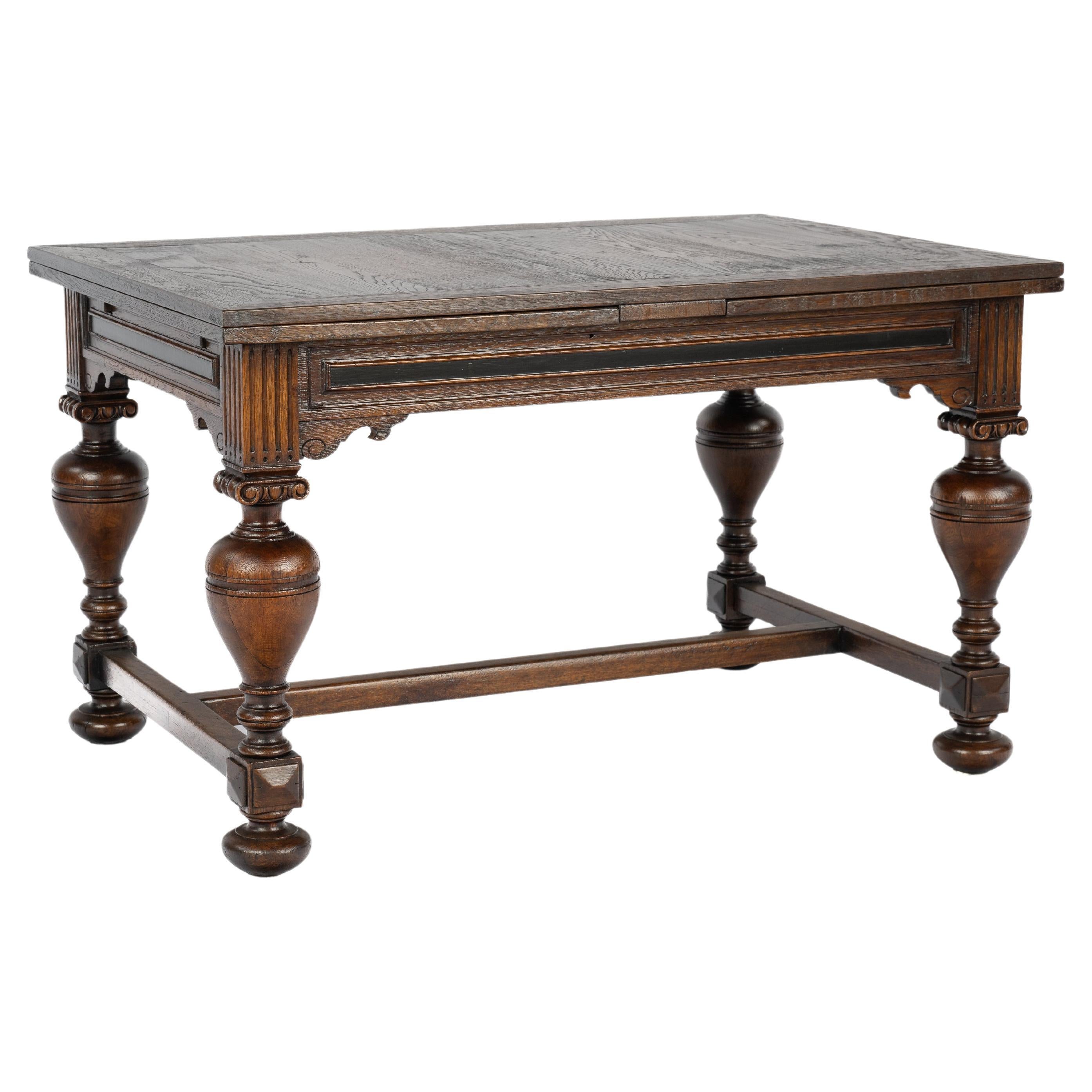 Antique 20th-century  oak  warm brown Dutch Renaissance Extension leaf table For Sale