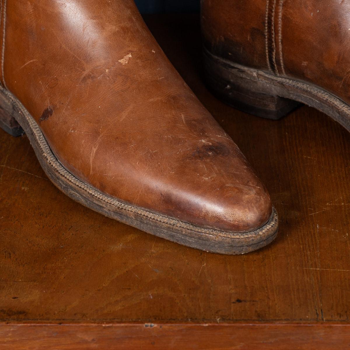 Antique 20th Century Pair Of English Leather Riding Boots And Wooden Trees In Good Condition In Royal Tunbridge Wells, Kent