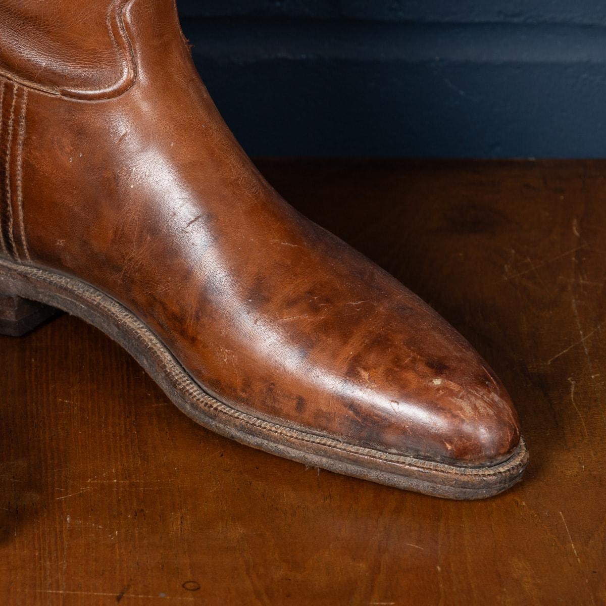 Antique 20th Century Pair Of English Leather Riding Boots And Wooden Trees 1