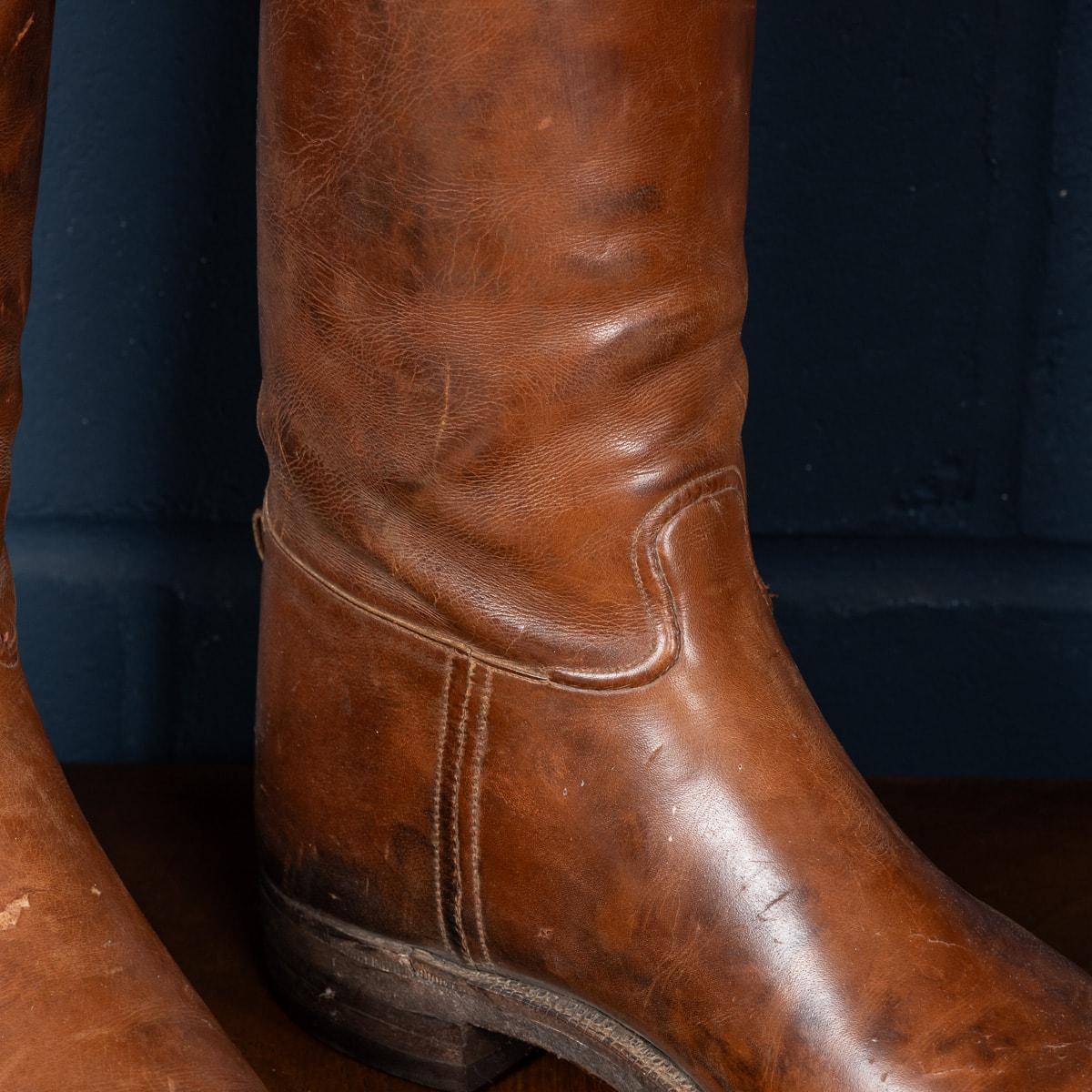 Antique 20th Century Pair Of English Leather Riding Boots And Wooden Trees 2