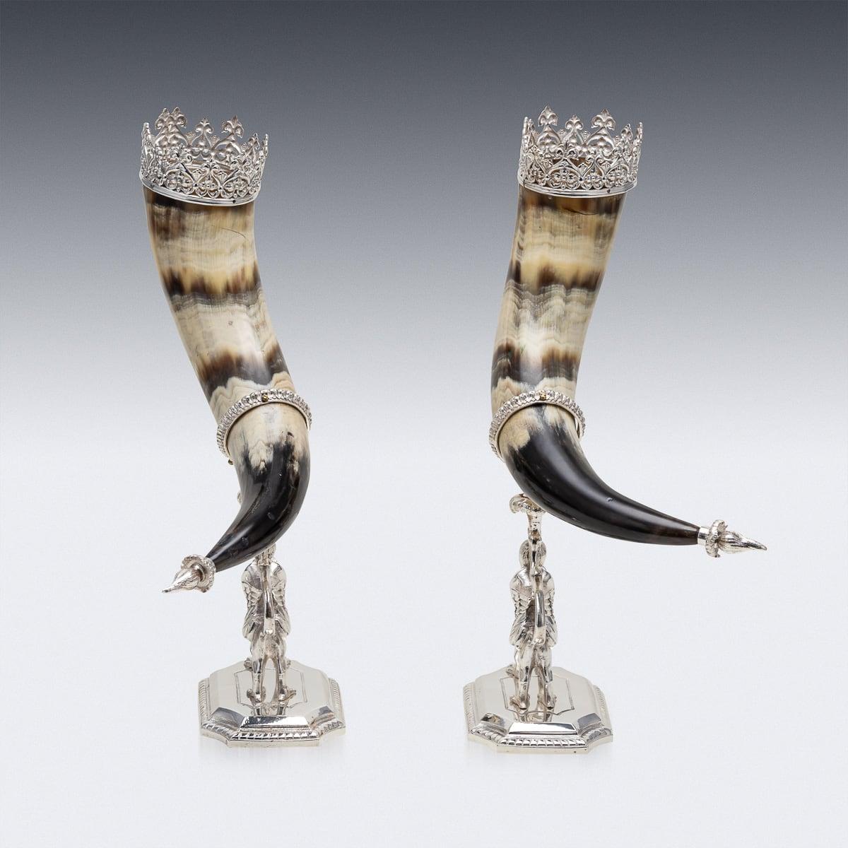 Paire de cornes monumentales en métal argenté du 20ème siècle, vers 1900 Bon état - En vente à Royal Tunbridge Wells, Kent