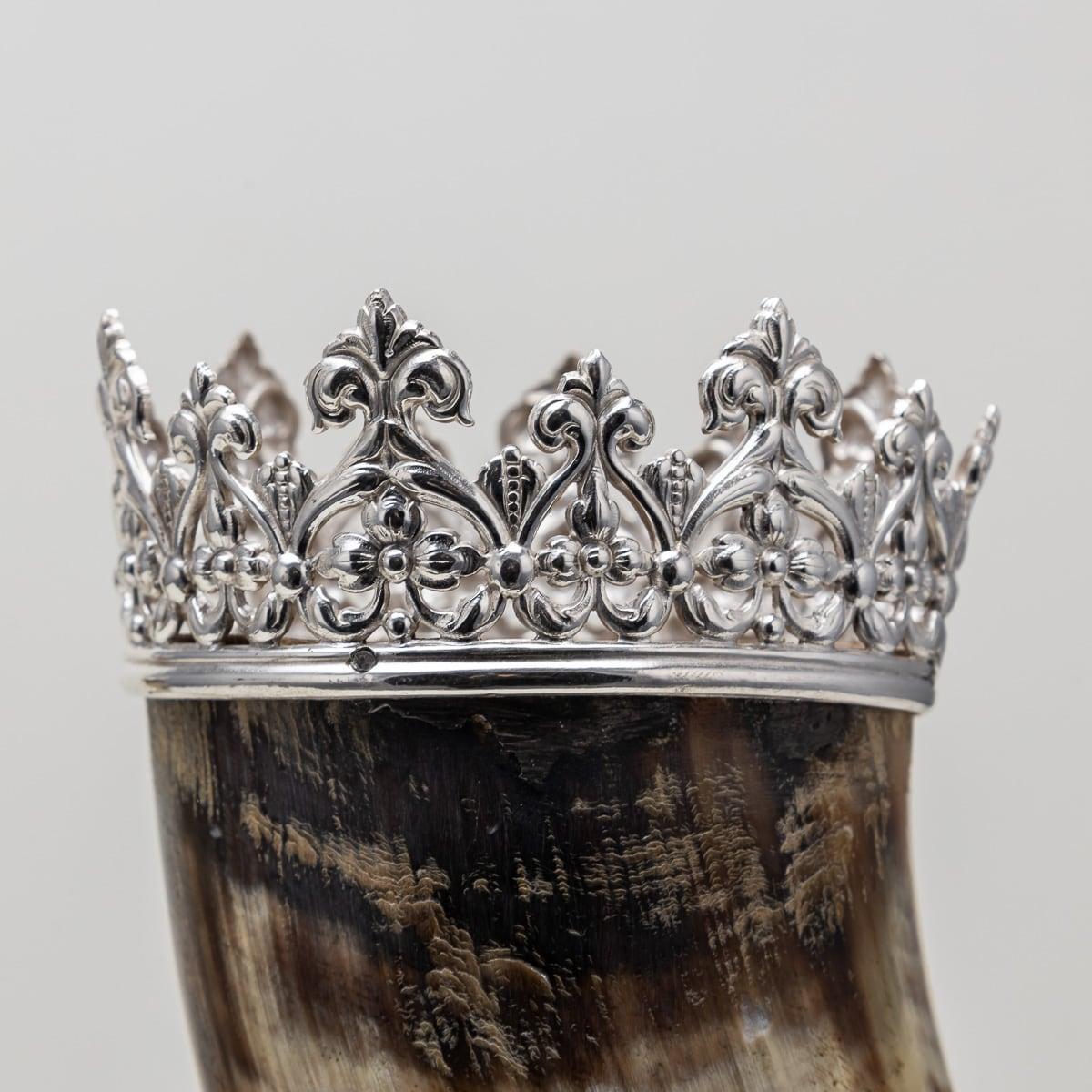 Paire de cornes monumentales en métal argenté du 20ème siècle, vers 1900 en vente 1