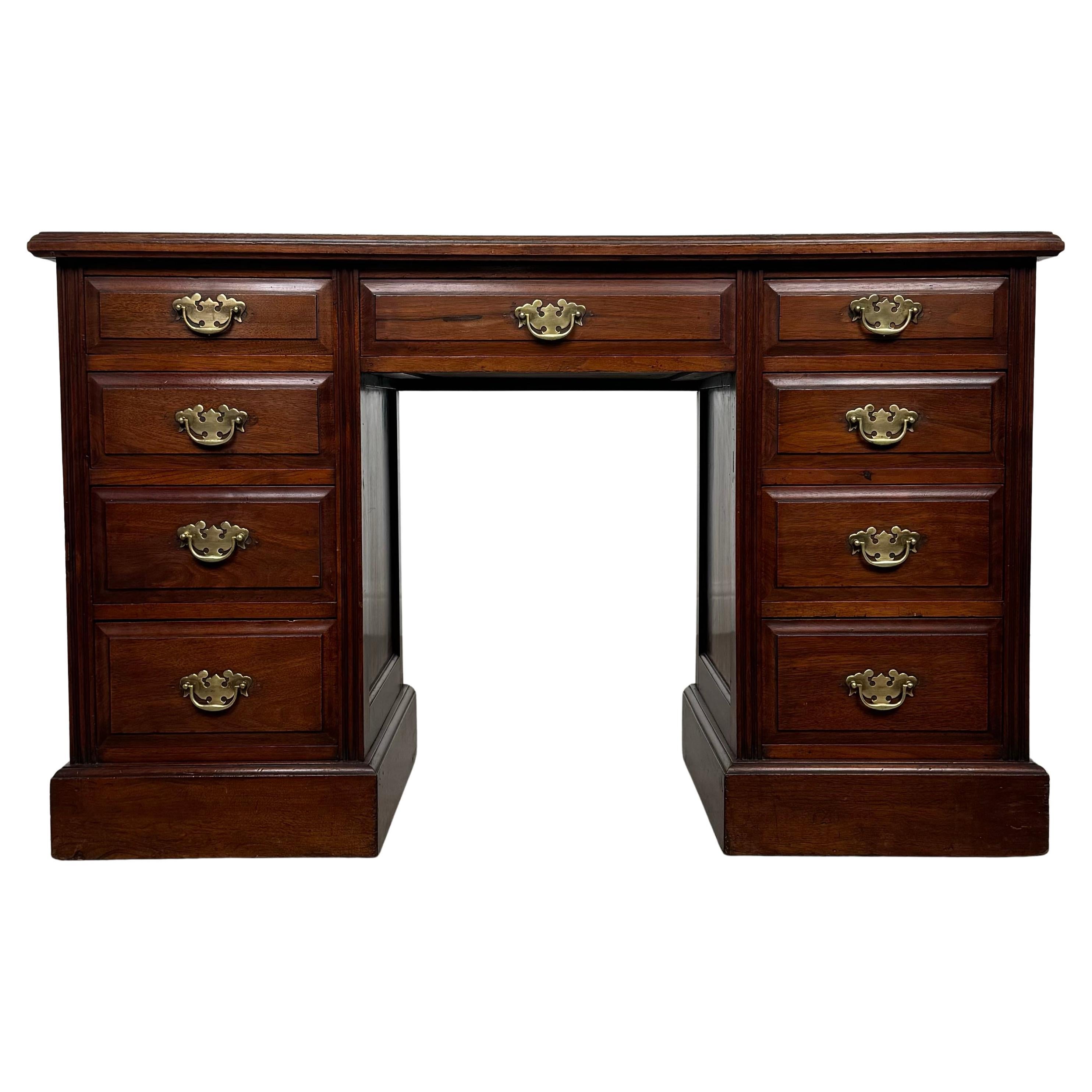 Antique 20th Century Pedestal Desk In Walnut ( REF AF-3658 )
