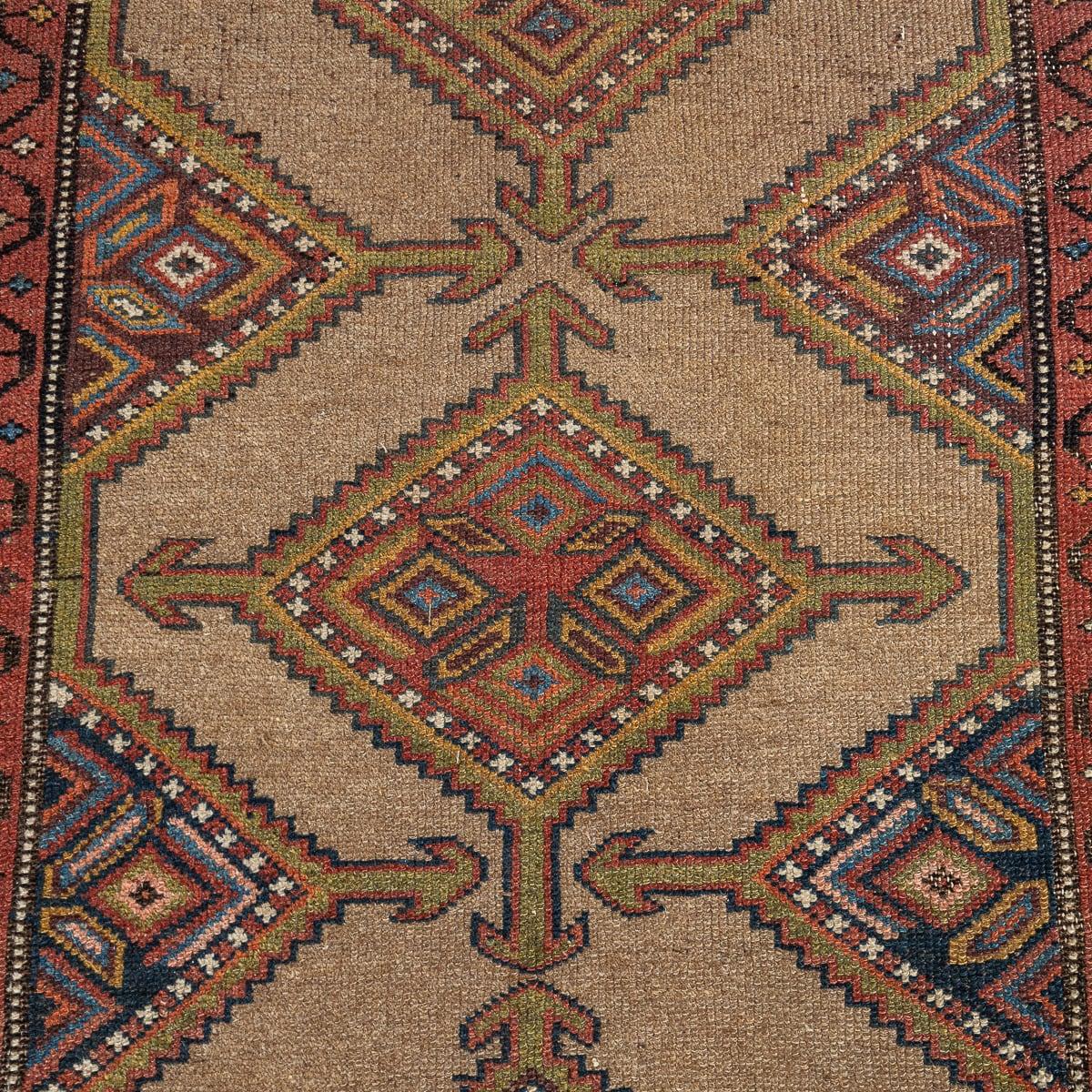 Asiatique Tapis de course persan ancien du 20ème siècle, fait à la main, Hamedan, vers 1900 en vente
