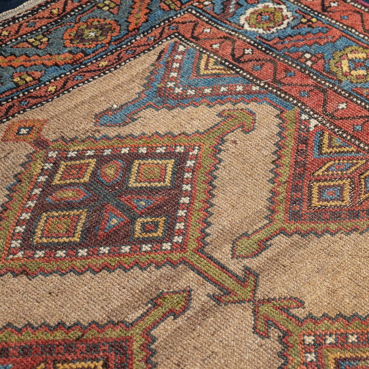 Laine Tapis de course persan ancien du 20ème siècle, fait à la main, Hamedan, vers 1900 en vente