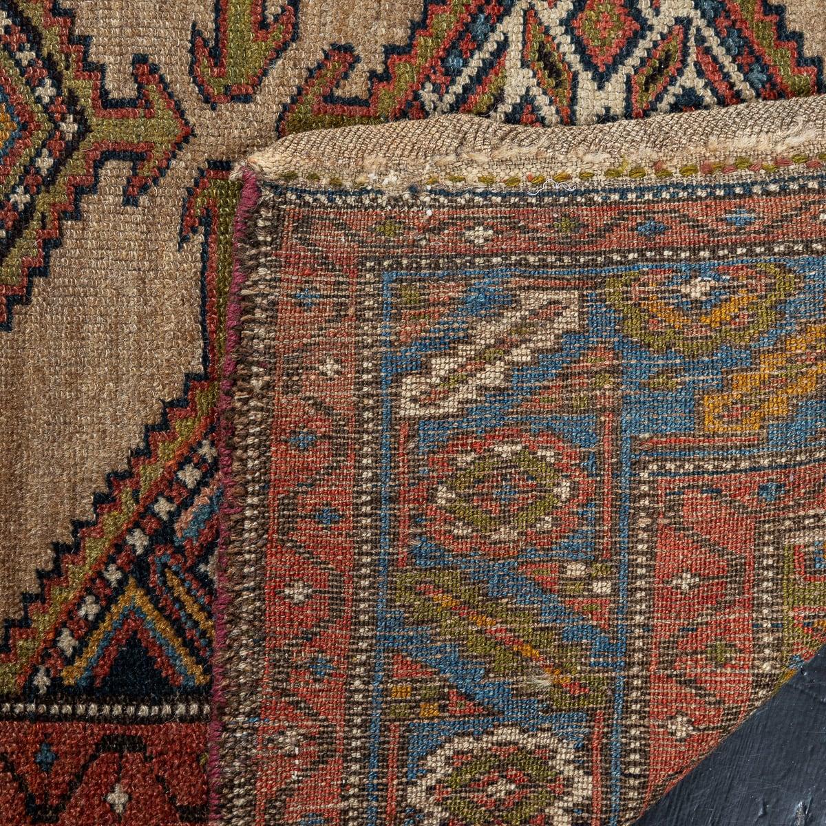 Tapis de course persan ancien du 20ème siècle, fait à la main, Hamedan, vers 1900 en vente 2