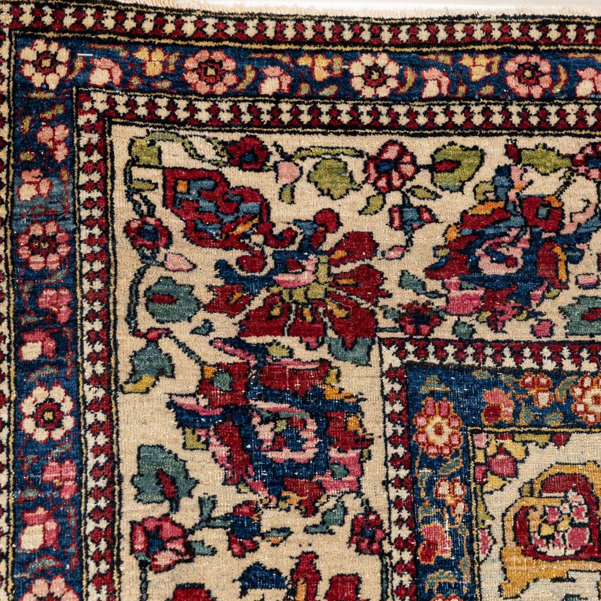 Antiker persischer handgefertigter Isfahan Mobarakeh-Teppich des 20. Jahrhunderts, um 1920 im Zustand „Gut“ im Angebot in Royal Tunbridge Wells, Kent