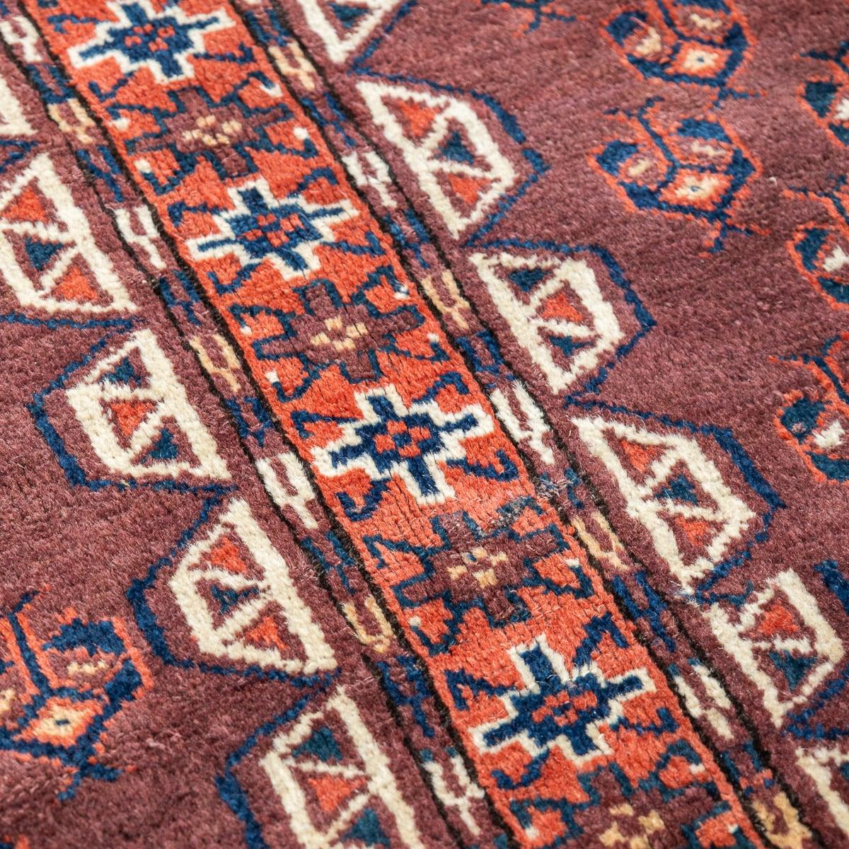 Tapis persan ancien du 20ème siècle, rare, fait à la main, du Turkmen c.1910 Bon état - En vente à Royal Tunbridge Wells, Kent