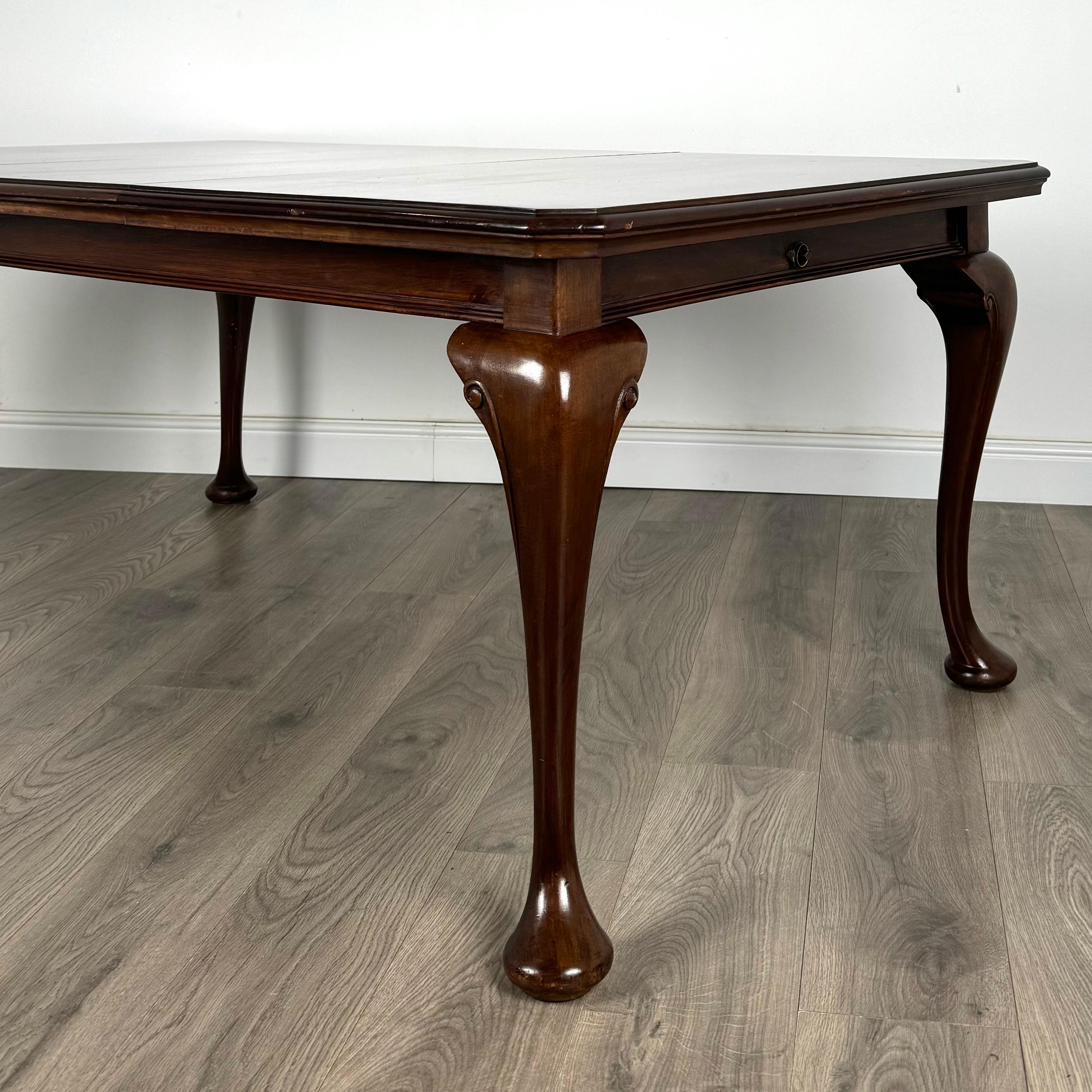Mahogany Antique 20th Century Queen Anne Style Dining Table ( REF AF-3384 )