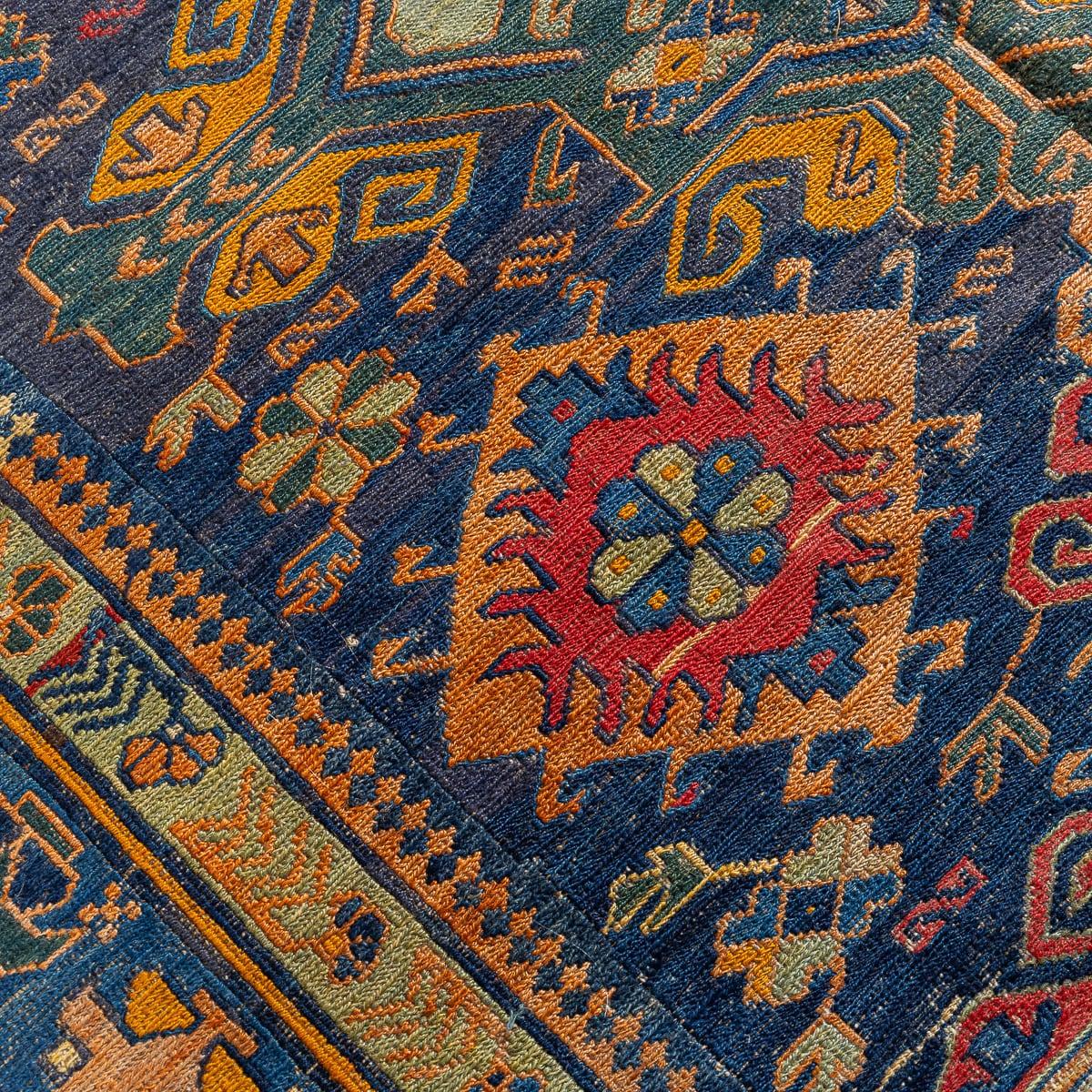 Asiatico Antico tappeto persiano caucasico del 20° secolo, raro e fatto a mano, 1910 ca. in vendita