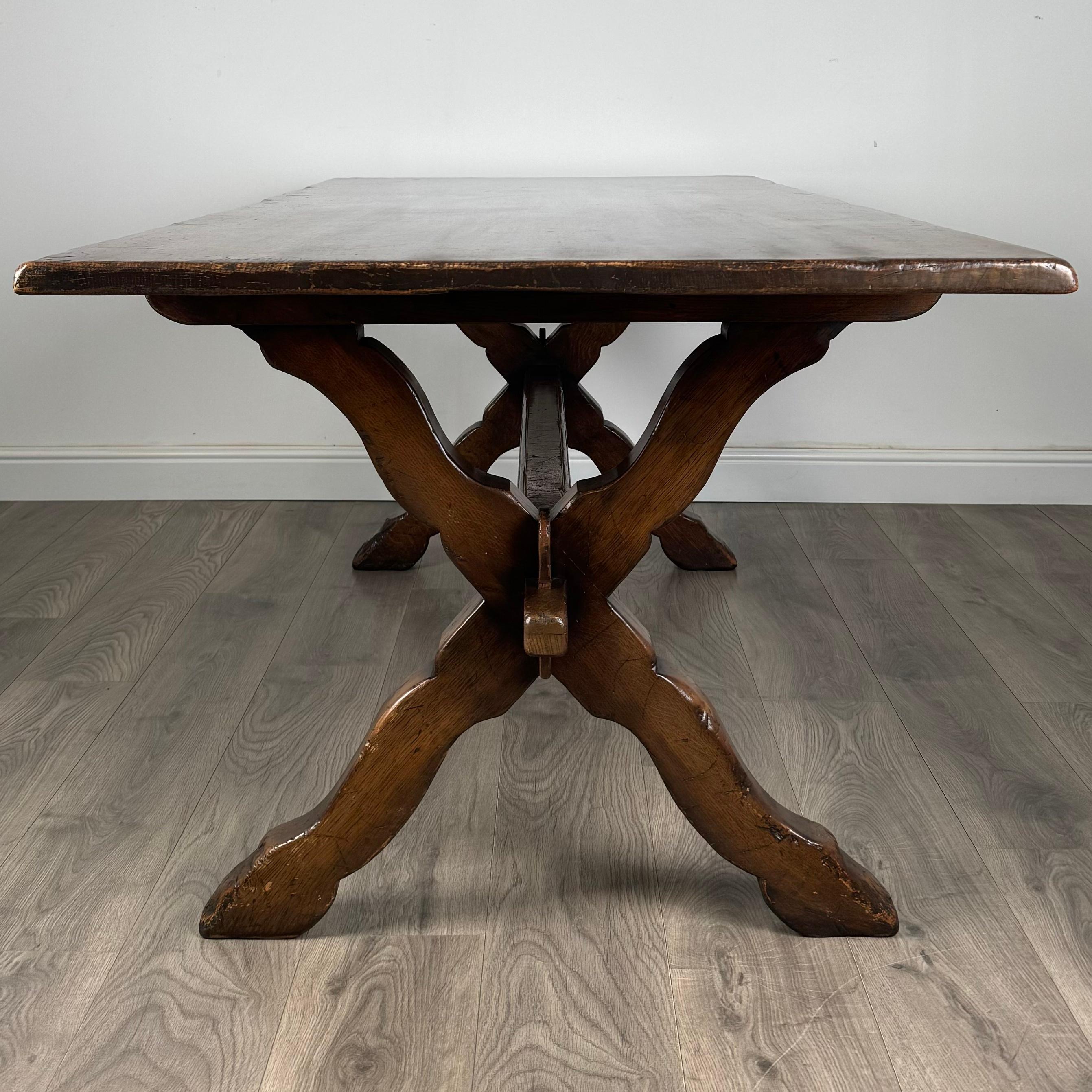 Anglais Table de salle à manger de style réfractoire du 20ème siècle en chêne massif ( REF AF-3381 ) en vente