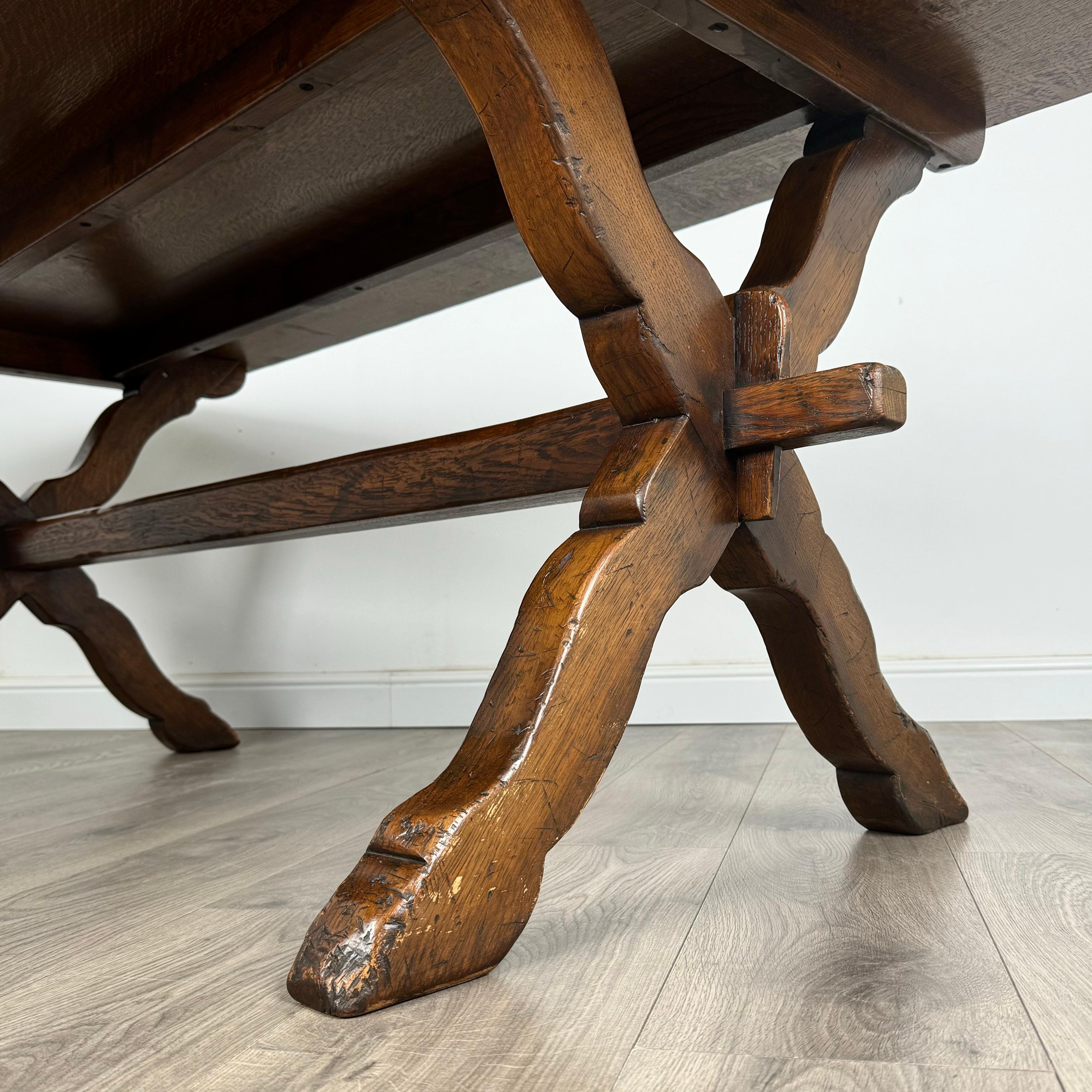 Table de salle à manger de style réfractoire du 20ème siècle en chêne massif ( REF AF-3381 ) en vente 1