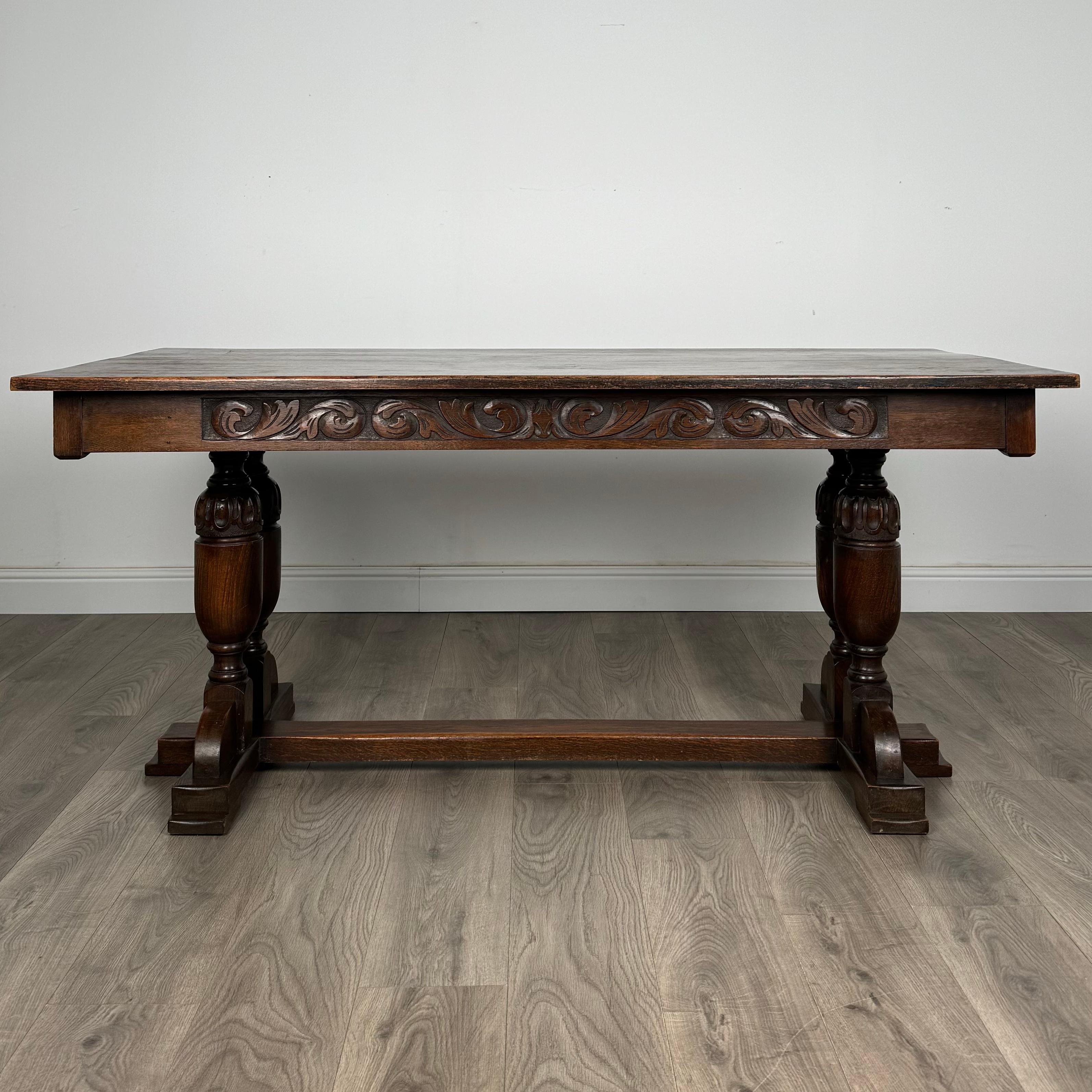 Britannique Table de salle à manger de style réfractoire du 20ème siècle en chêne massif ( REF AF-3382 ) en vente