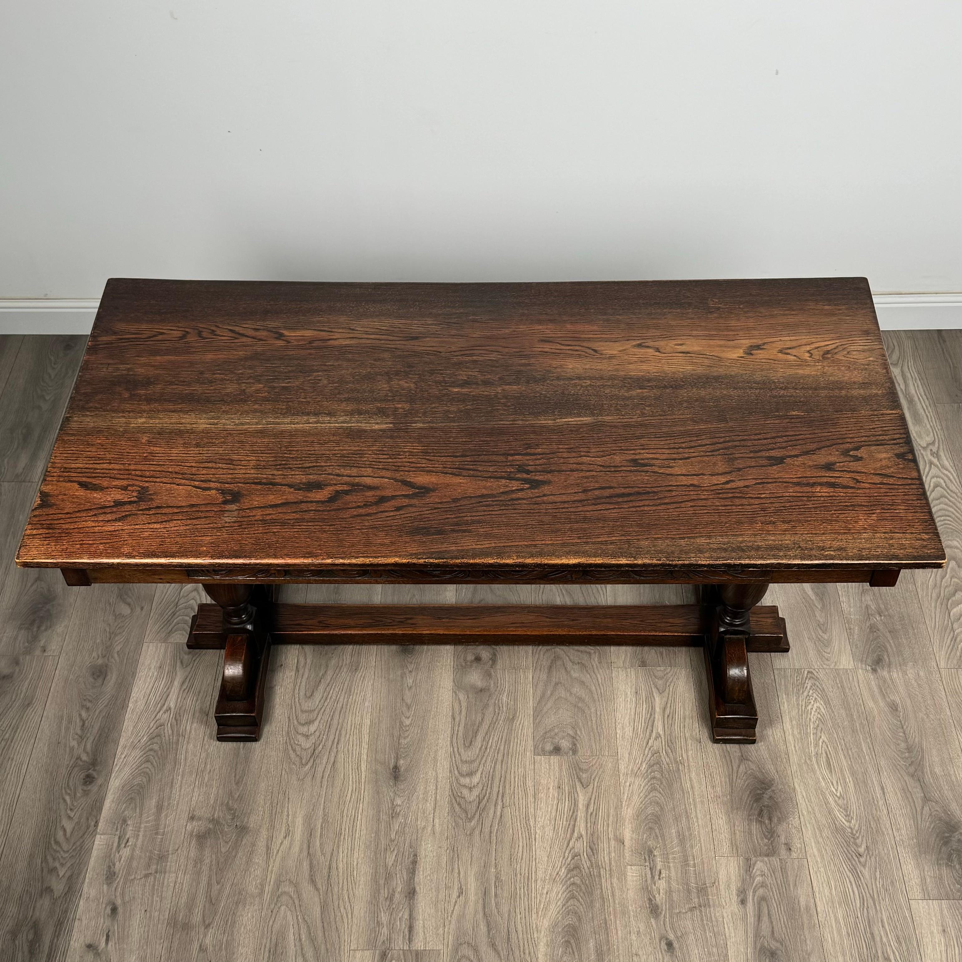 20ième siècle Table de salle à manger de style réfractoire du 20ème siècle en chêne massif ( REF AF-3382 ) en vente