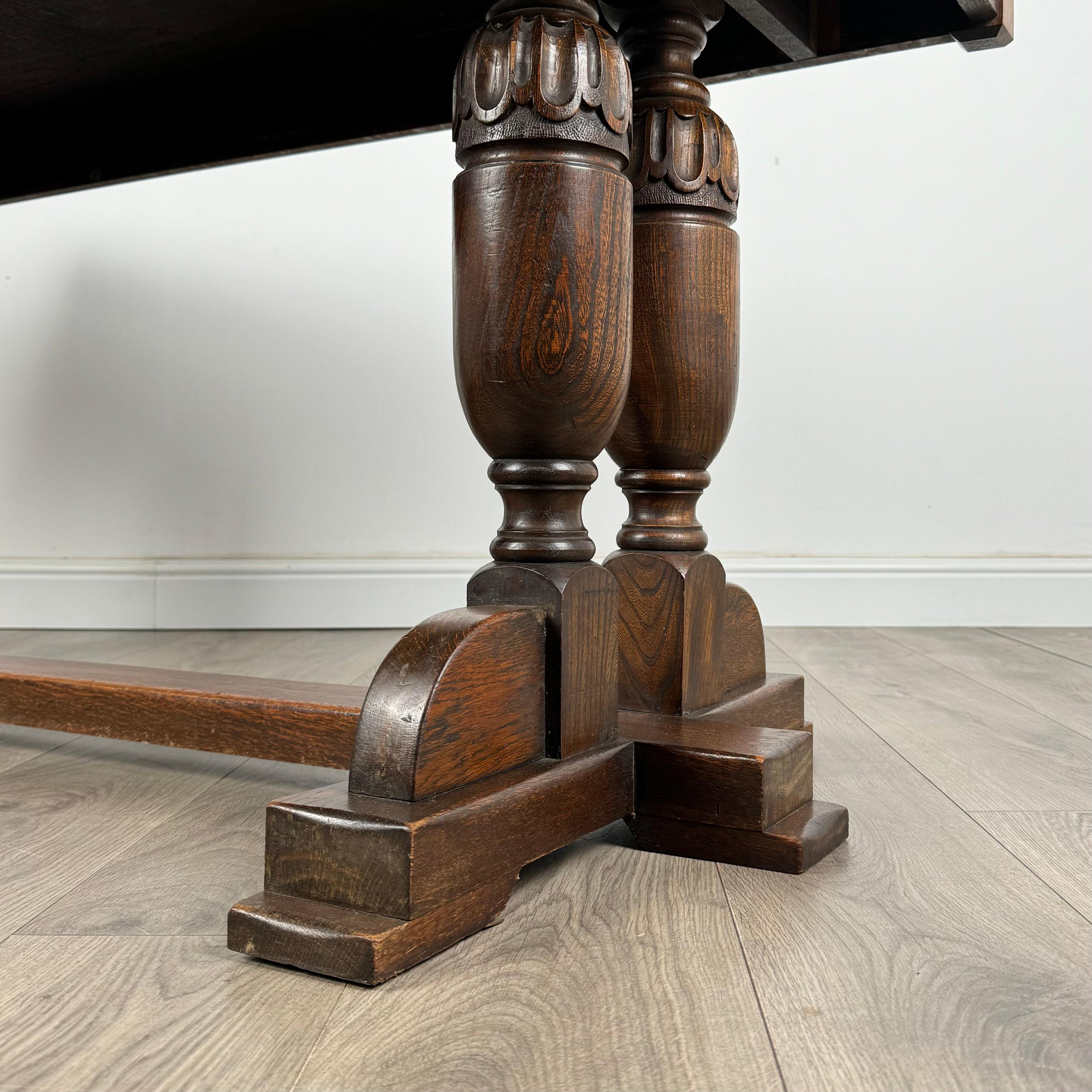 Table de salle à manger de style réfractoire du 20ème siècle en chêne massif ( REF AF-3382 ) en vente 1