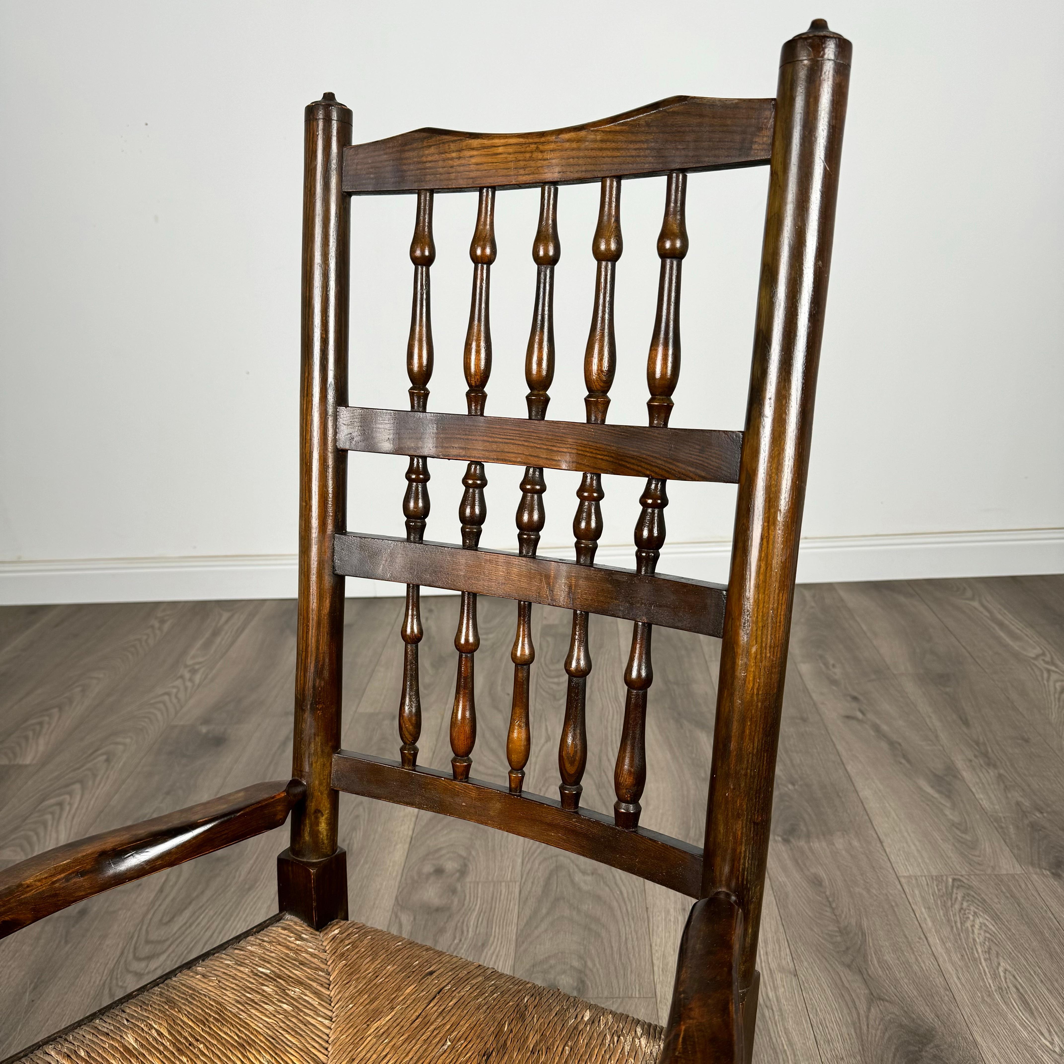 Chaise à bascule ancienne du 20ème siècle en chêne (REF AF-3292) en vente 4