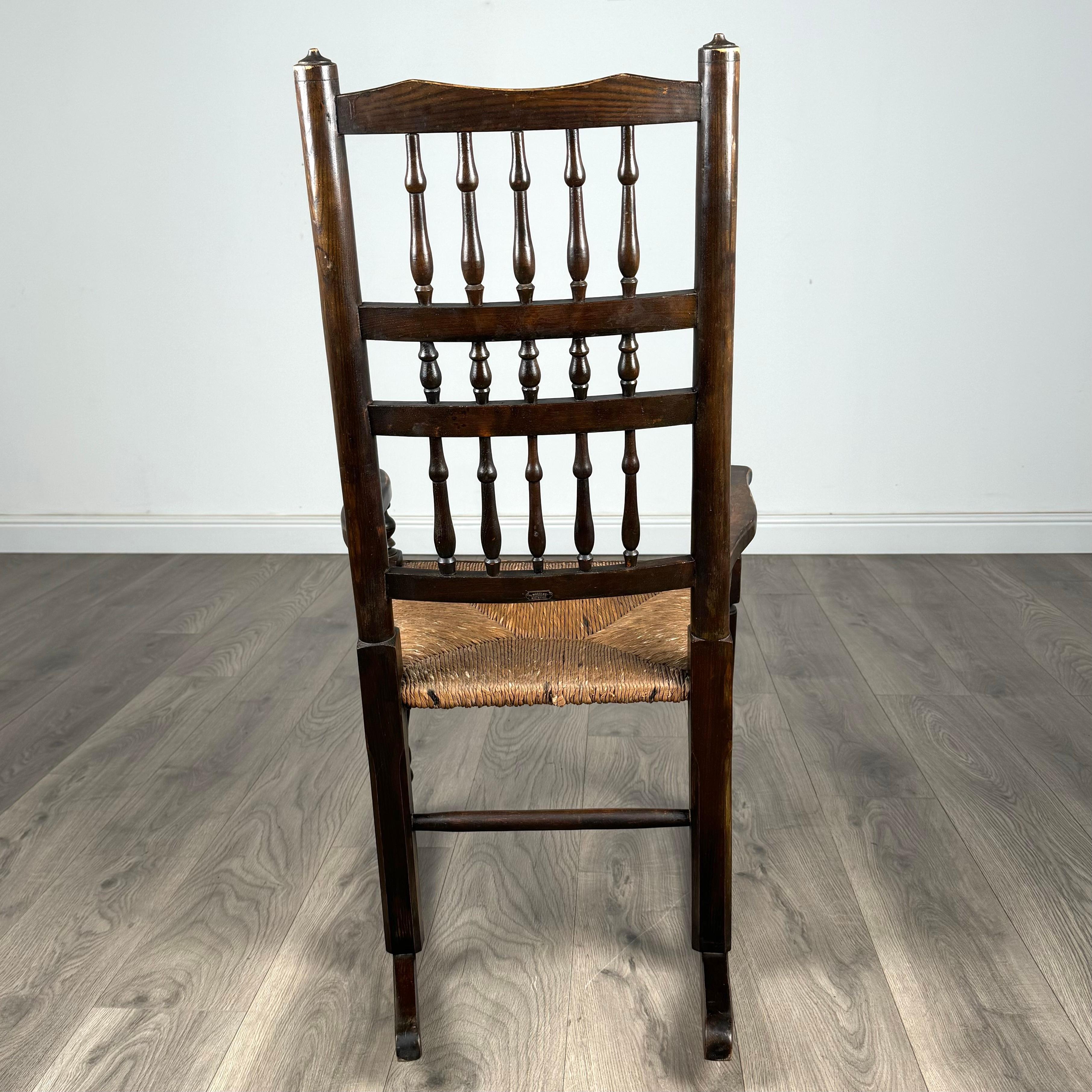 20ième siècle Chaise à bascule ancienne du 20ème siècle en chêne (REF AF-3292) en vente