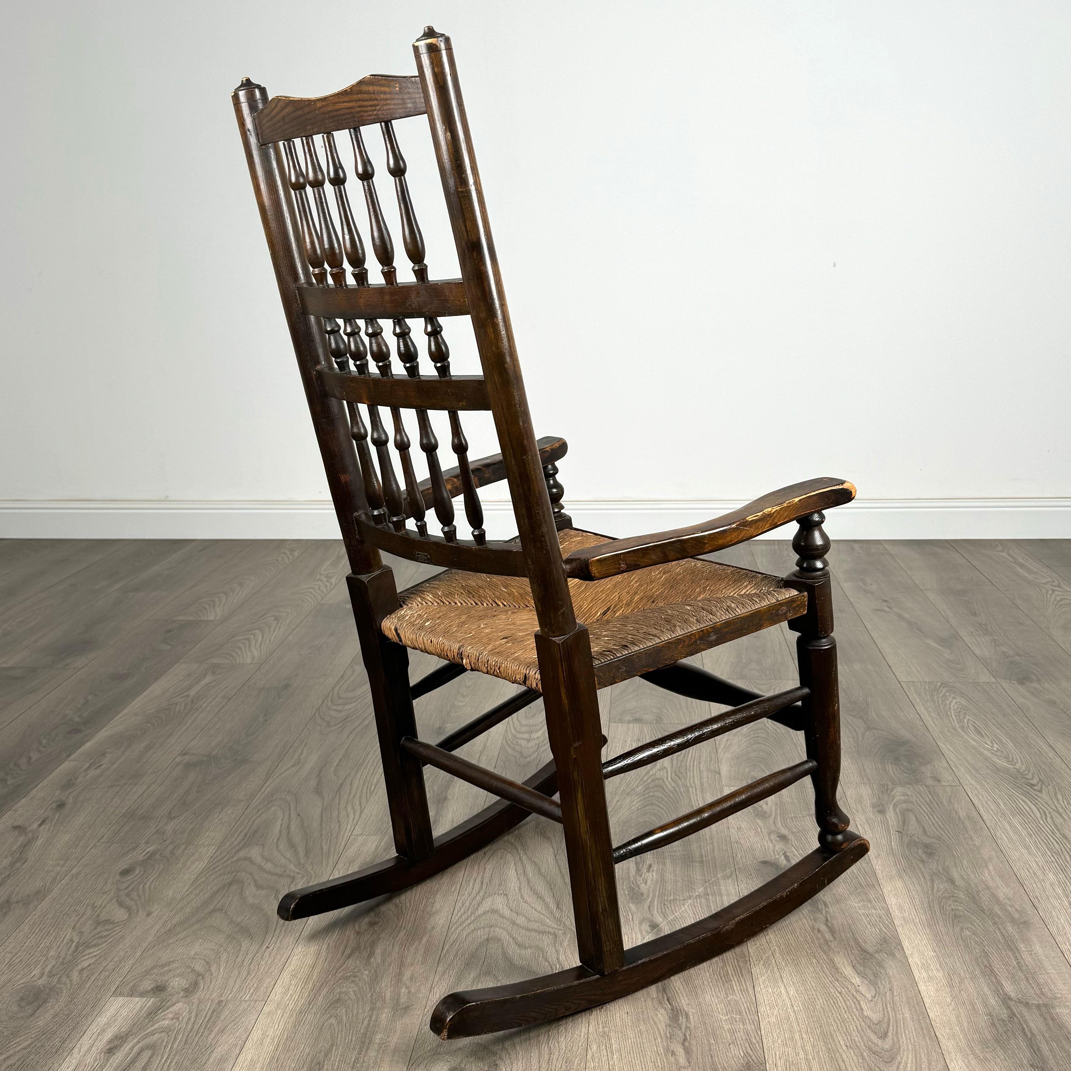 Chêne Chaise à bascule ancienne du 20ème siècle en chêne (REF AF-3292) en vente