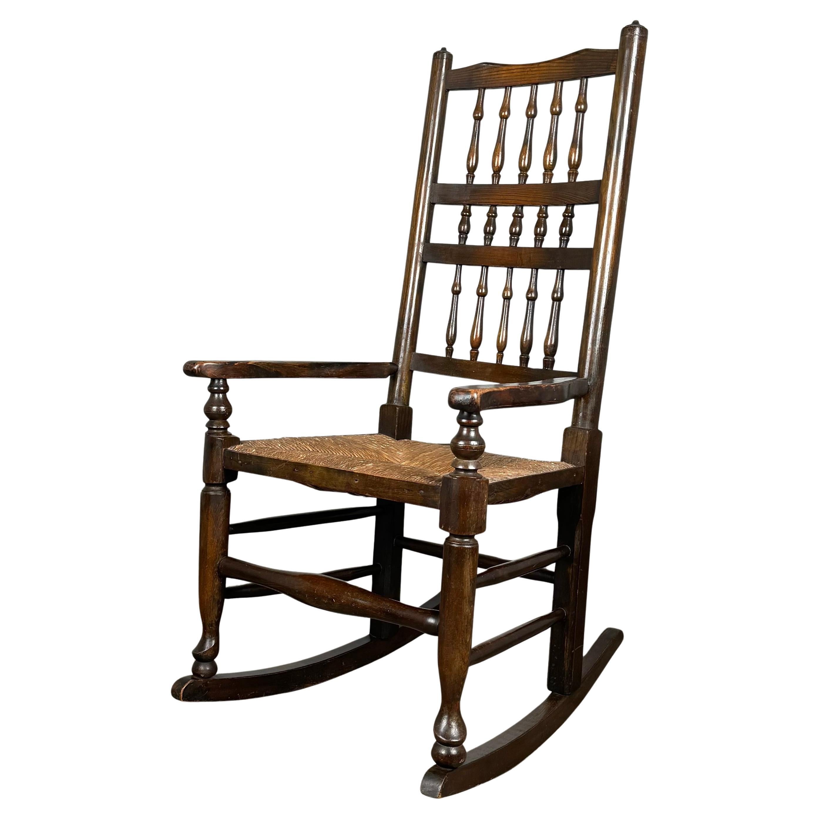 Chaise à bascule ancienne du 20ème siècle en chêne (REF AF-3292) en vente