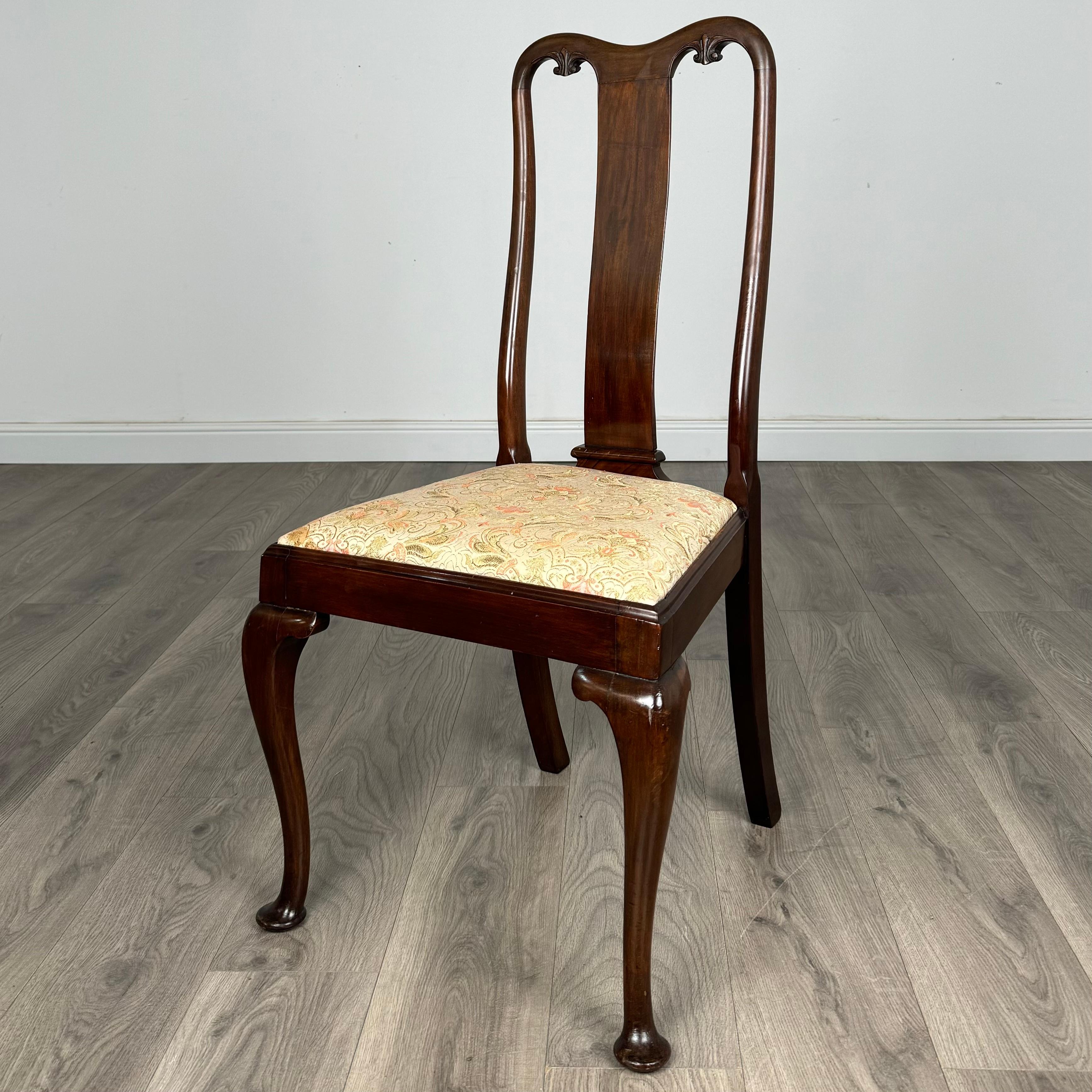 Ancienne série de 8 chaises de salle à manger en noyer de style Queen Anne du 20e siècle (AF-3363) Bon état - En vente à Ledbury, GB