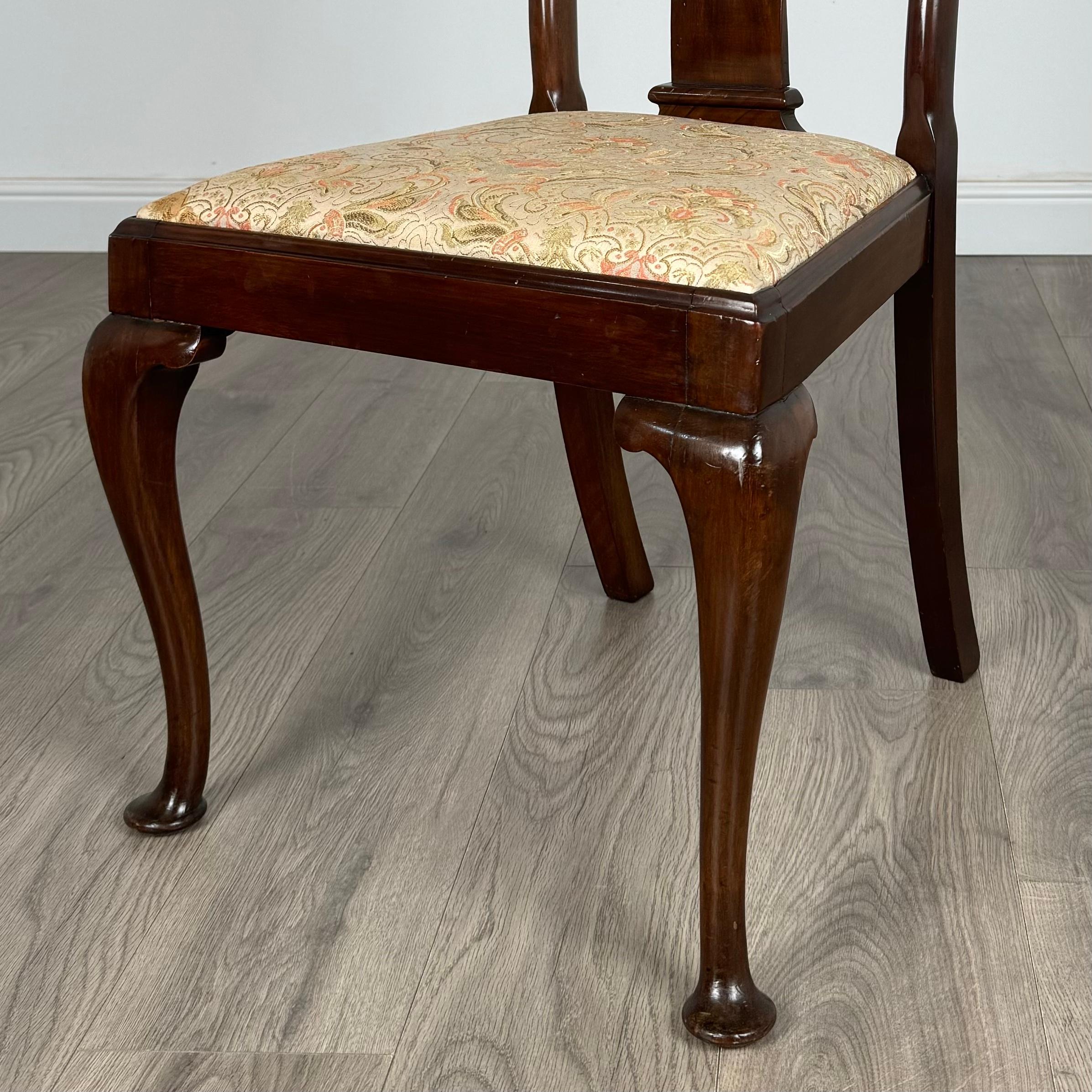 Ancienne série de 8 chaises de salle à manger en noyer de style Queen Anne du 20e siècle (AF-3363) en vente 1