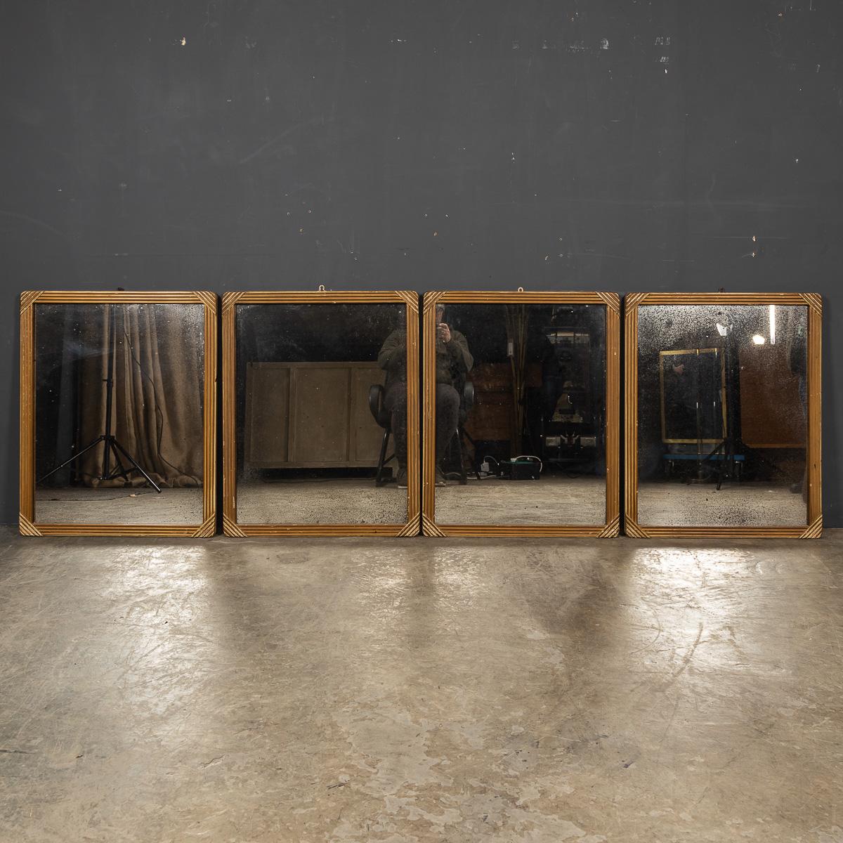 Art déco Ensemble de quatre miroirs anciens du 20ème siècle avec cadre doré, vers 1920 en vente