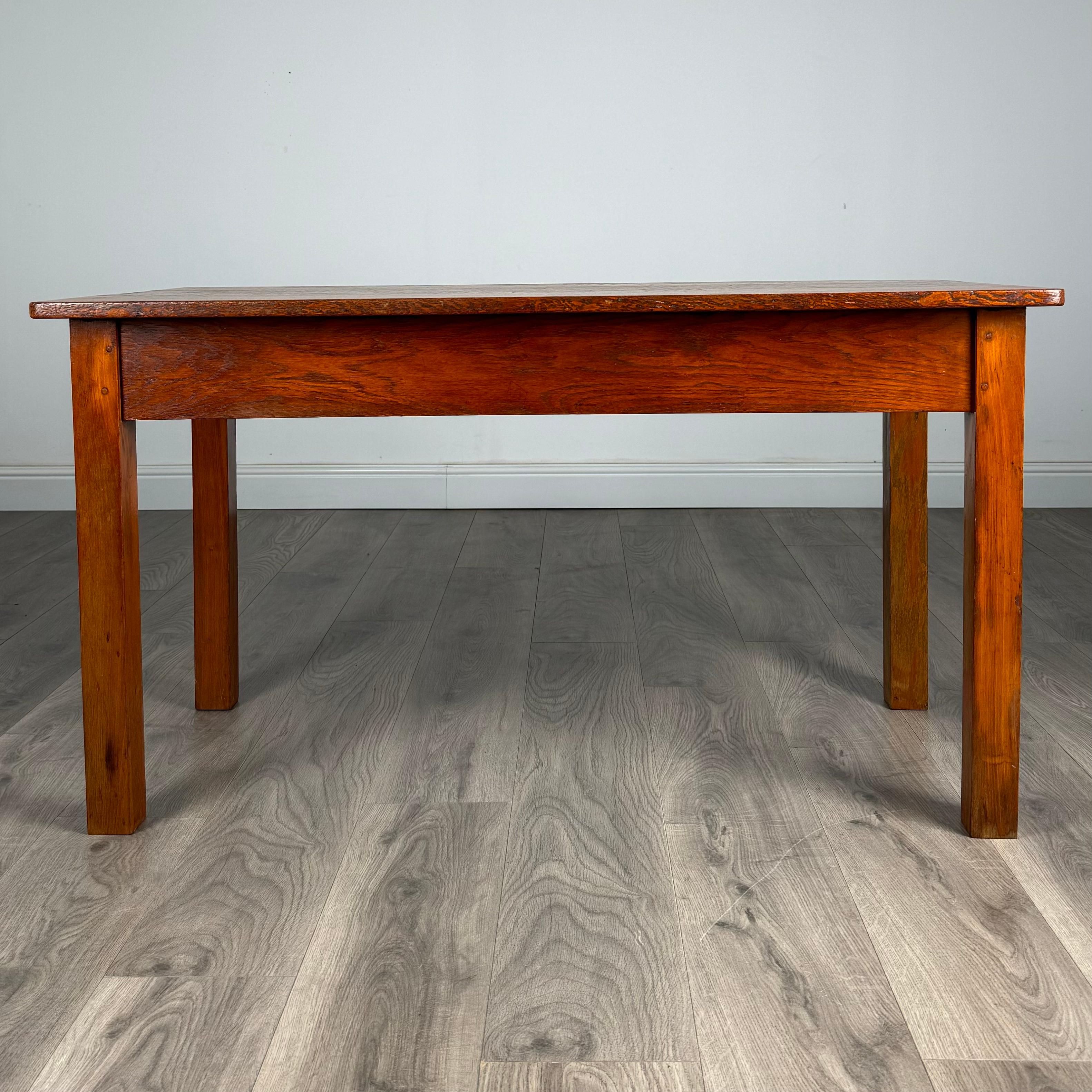 Chêne Table d'appoint/table basse ancienne du 20ème siècle en chêne ( REF AF-3226 ) en vente