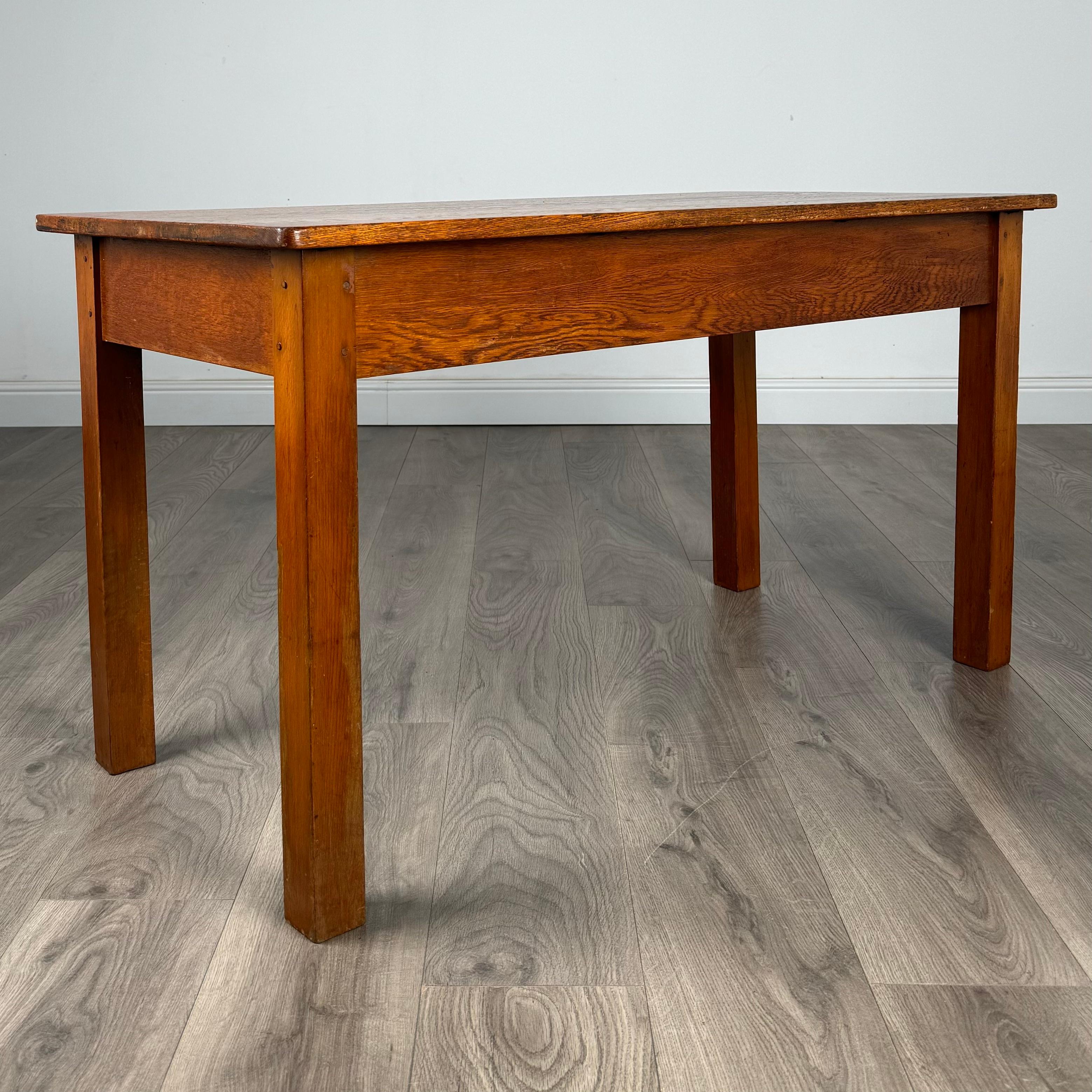 Table d'appoint/table basse ancienne du 20ème siècle en chêne ( REF AF-3226 ) en vente 3
