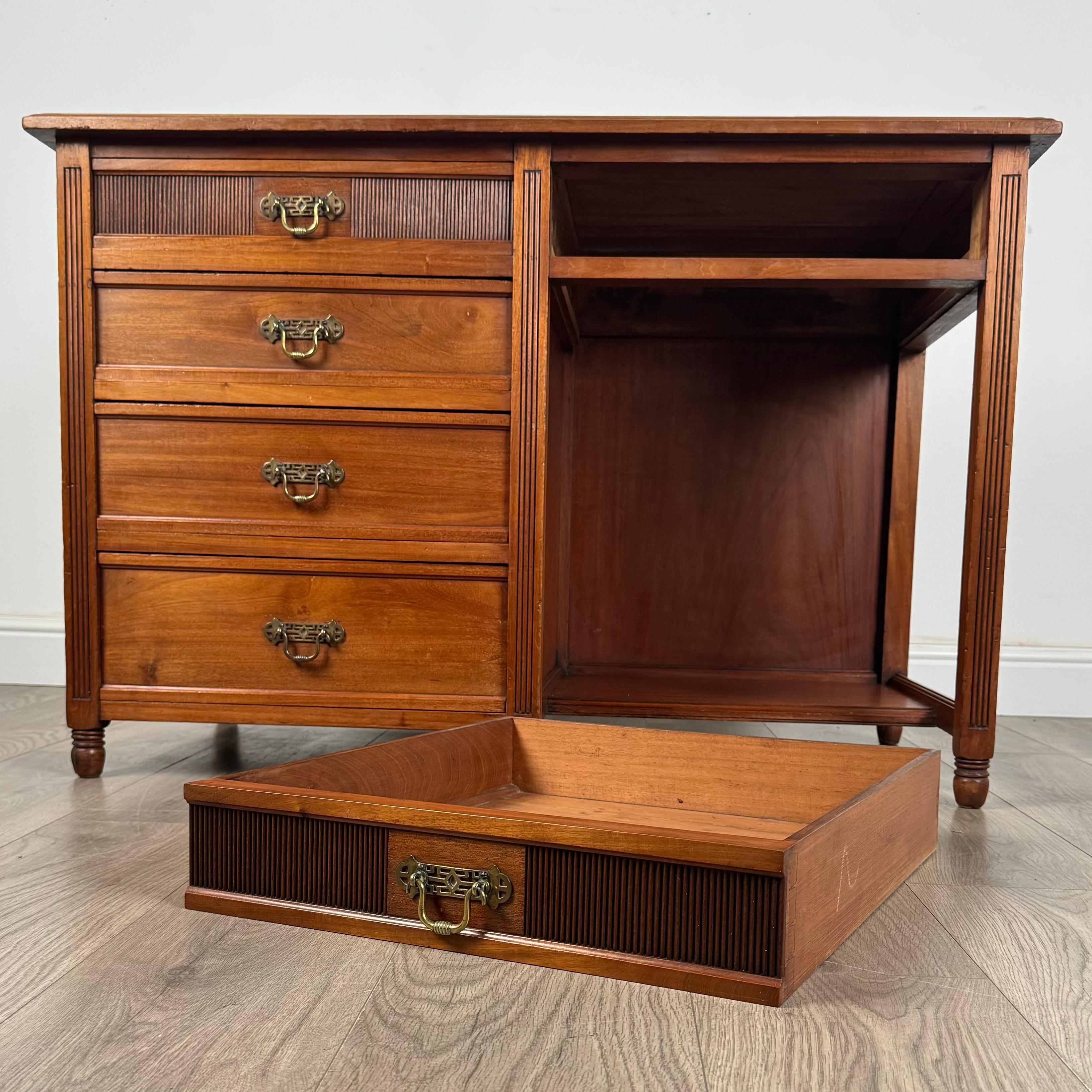 Bureau ancien du 20ème siècle à un seul piédestal en noyer ( REF AF-3348 ) en vente 5