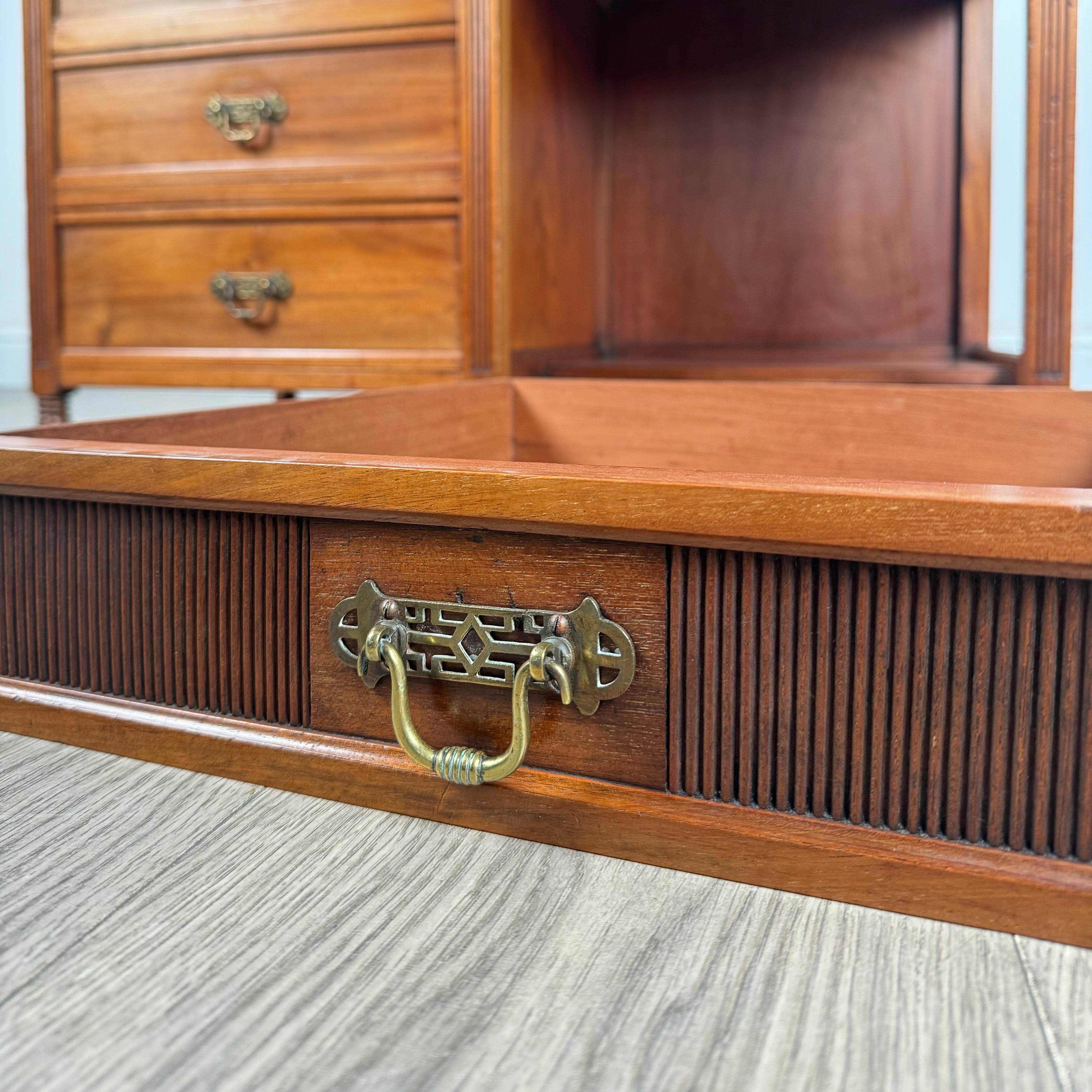 Bureau ancien du 20ème siècle à un seul piédestal en noyer ( REF AF-3348 ) en vente 6