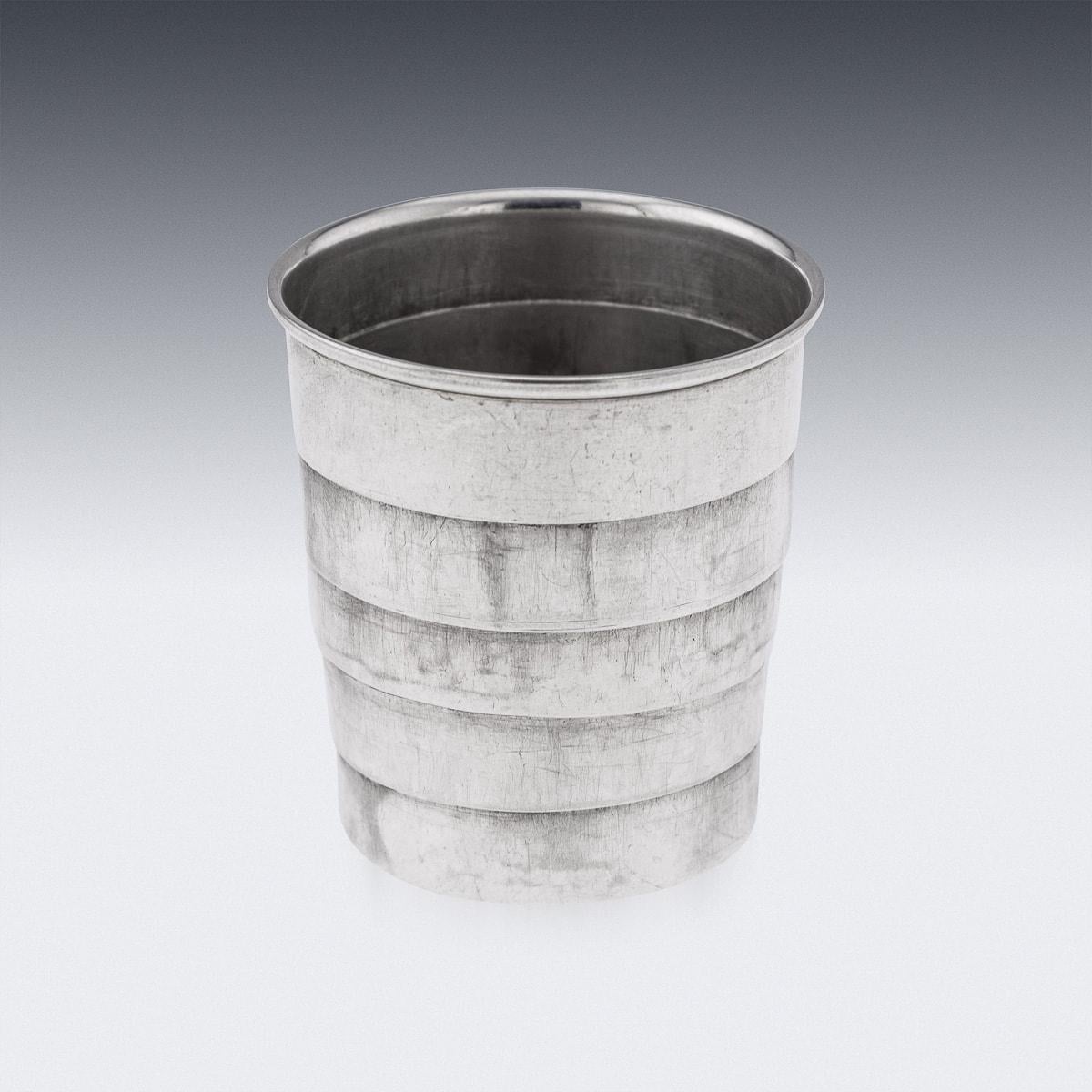 Autre Ancienne tasse de voyage pliable en argent massif du 20e siècle et son étui, c.1911 en vente