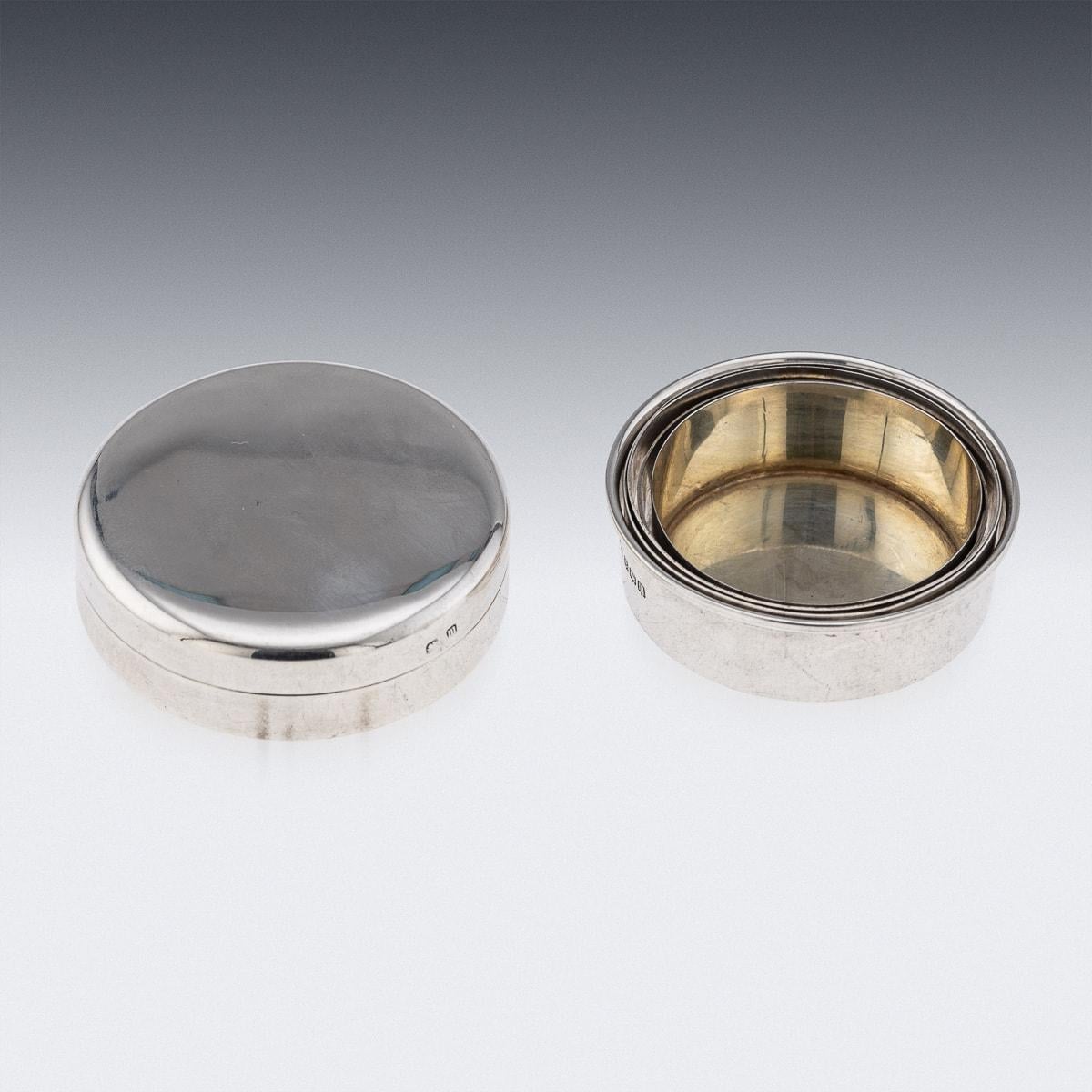 Britannique Ancienne tasse de voyage pliable en argent massif du 20e siècle et son étui, c.1911 en vente