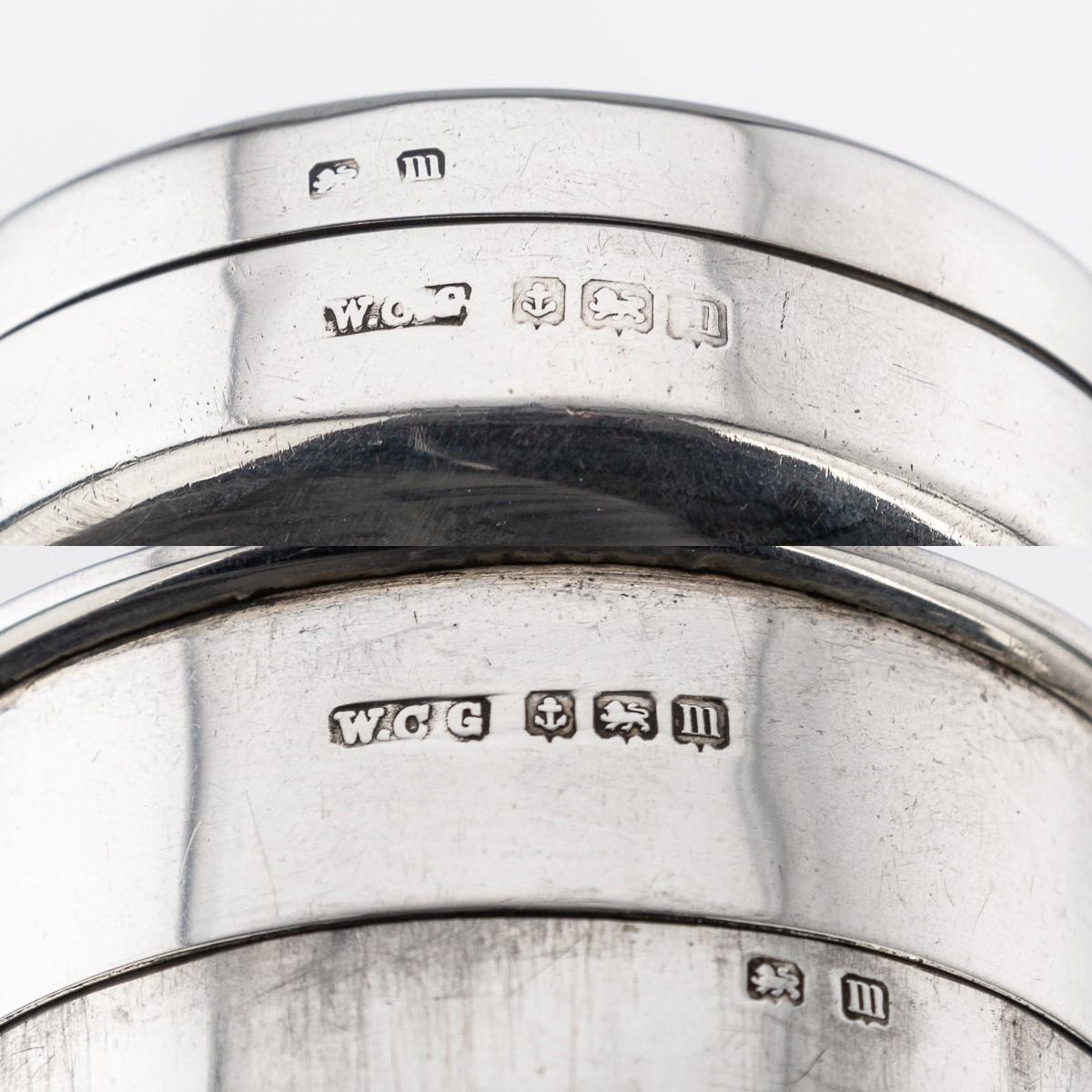 Argent Ancienne tasse de voyage pliable en argent massif du 20e siècle et son étui, c.1911 en vente