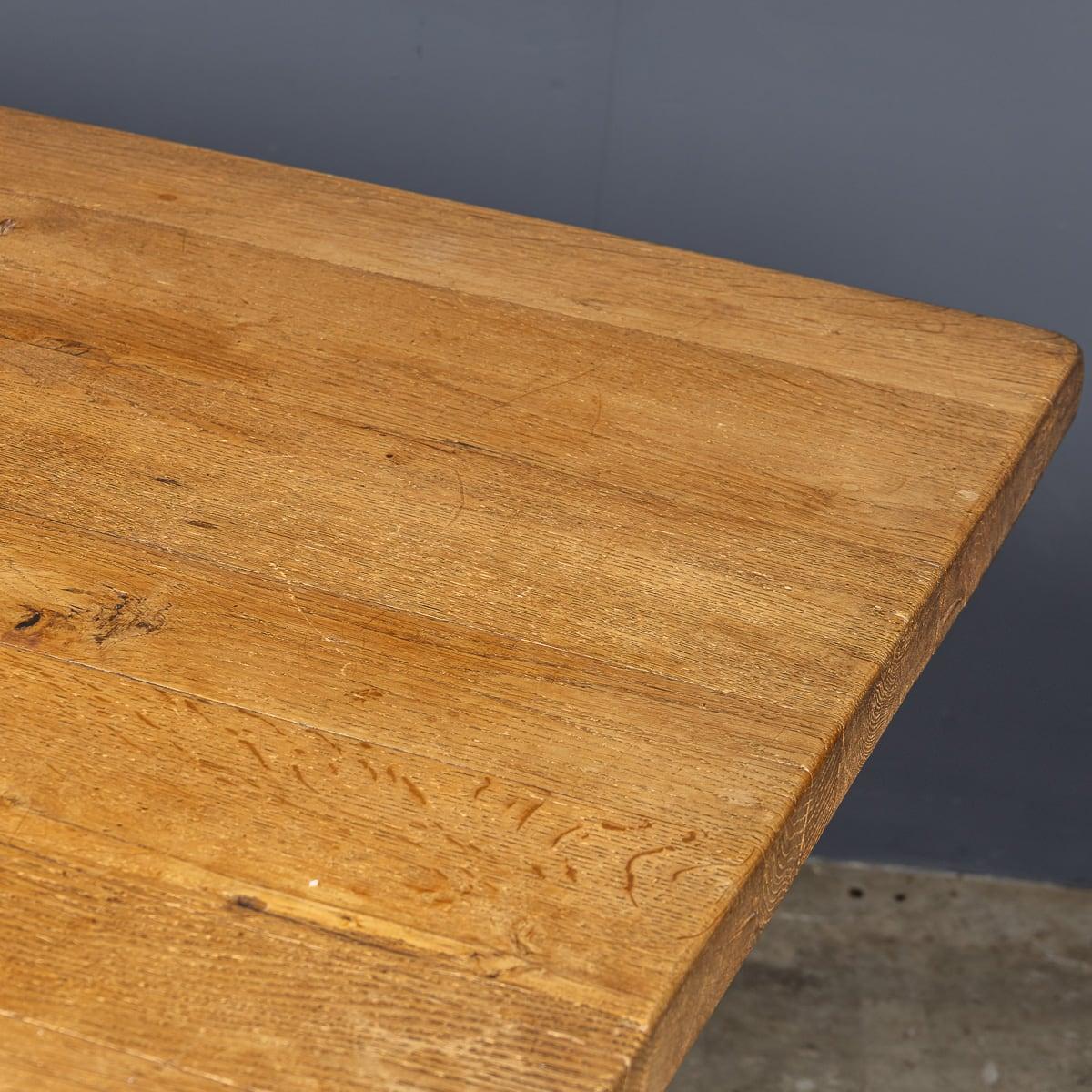 Table de réfectoire espagnole ancienne du 20ème siècle en chêne, vers 1900 en vente 5