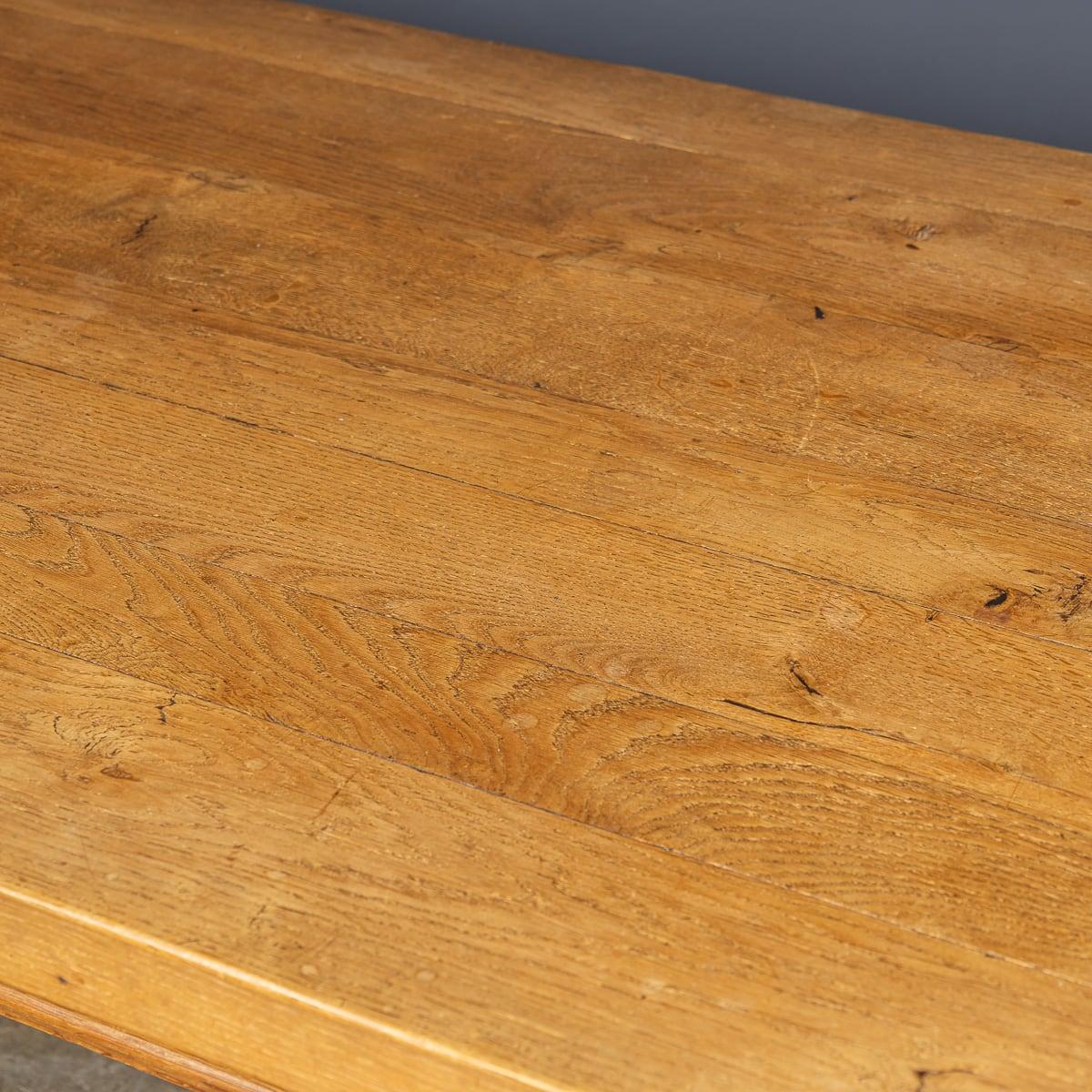 Table de réfectoire espagnole ancienne du 20ème siècle en chêne, vers 1900 en vente 6