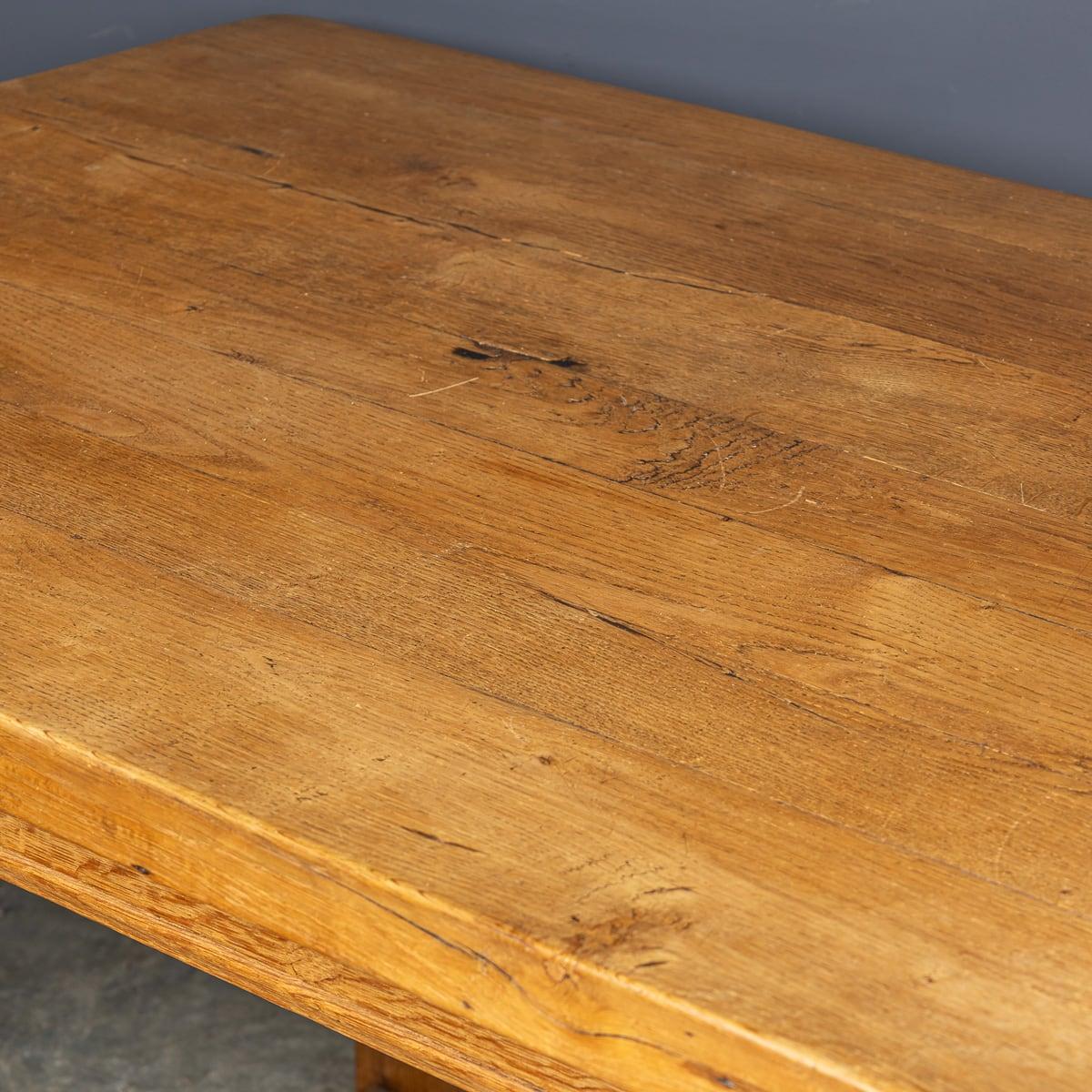 Table de réfectoire espagnole ancienne du 20ème siècle en chêne, vers 1900 en vente 8