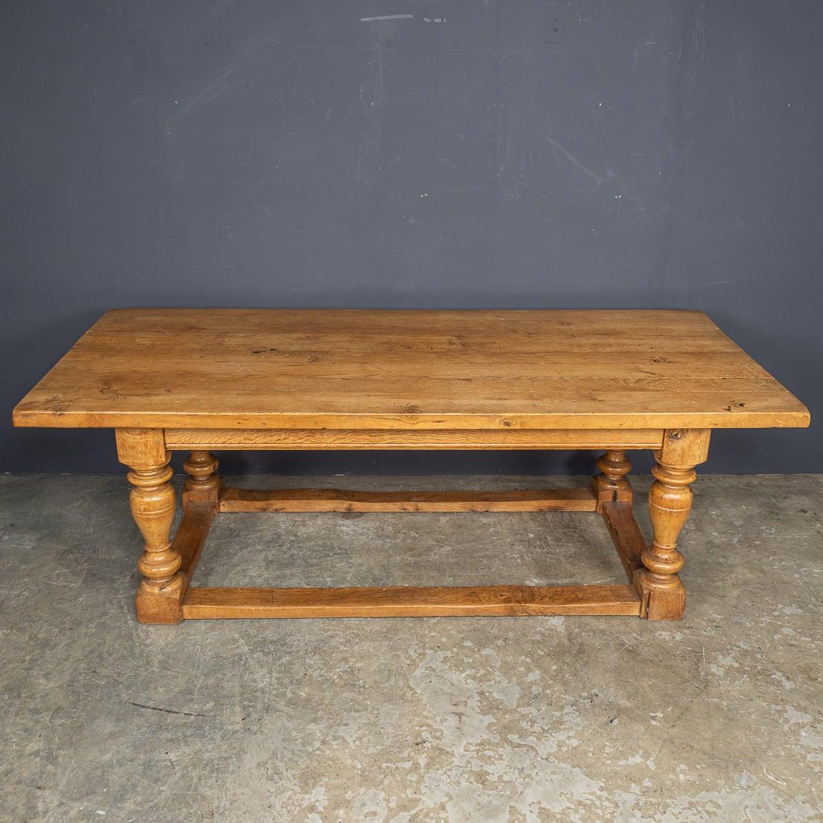 Espagnol Table de réfectoire espagnole ancienne du 20ème siècle en chêne, vers 1900 en vente
