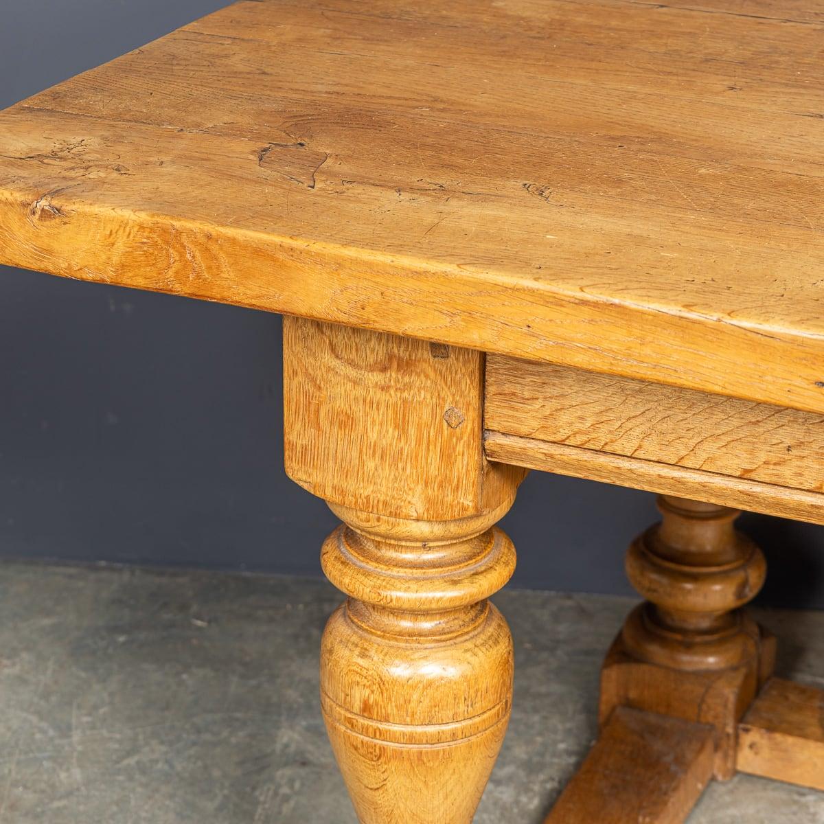 20ième siècle Table de réfectoire espagnole ancienne du 20ème siècle en chêne, vers 1900 en vente