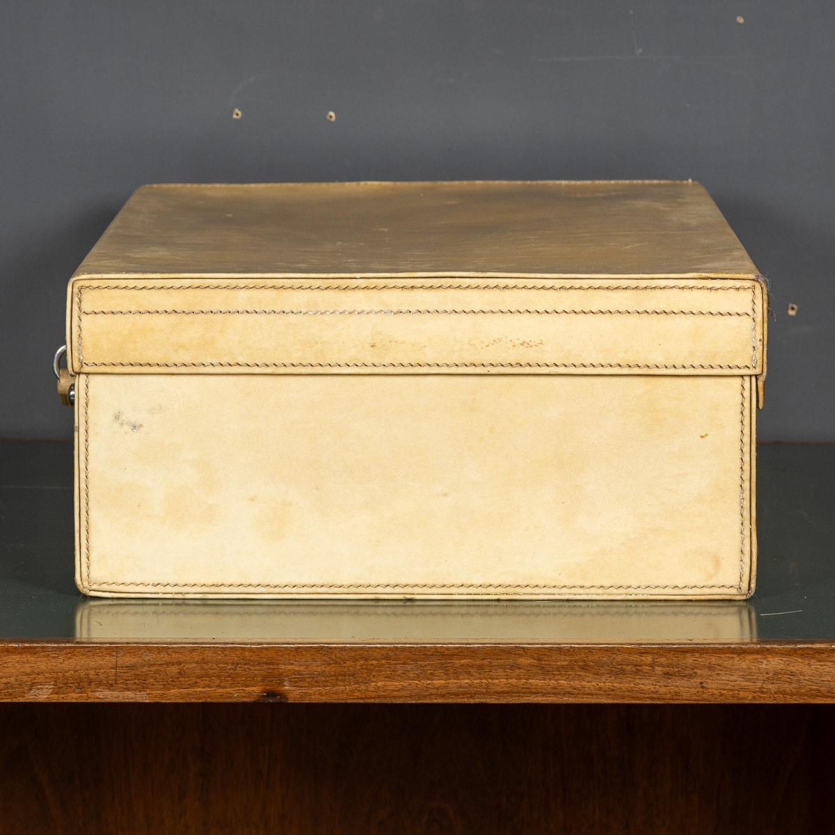 Antike 20. Jahrhundert Vellum Overnight Case von Royal Doulton c.1920 im Zustand „Gut“ im Angebot in Royal Tunbridge Wells, Kent