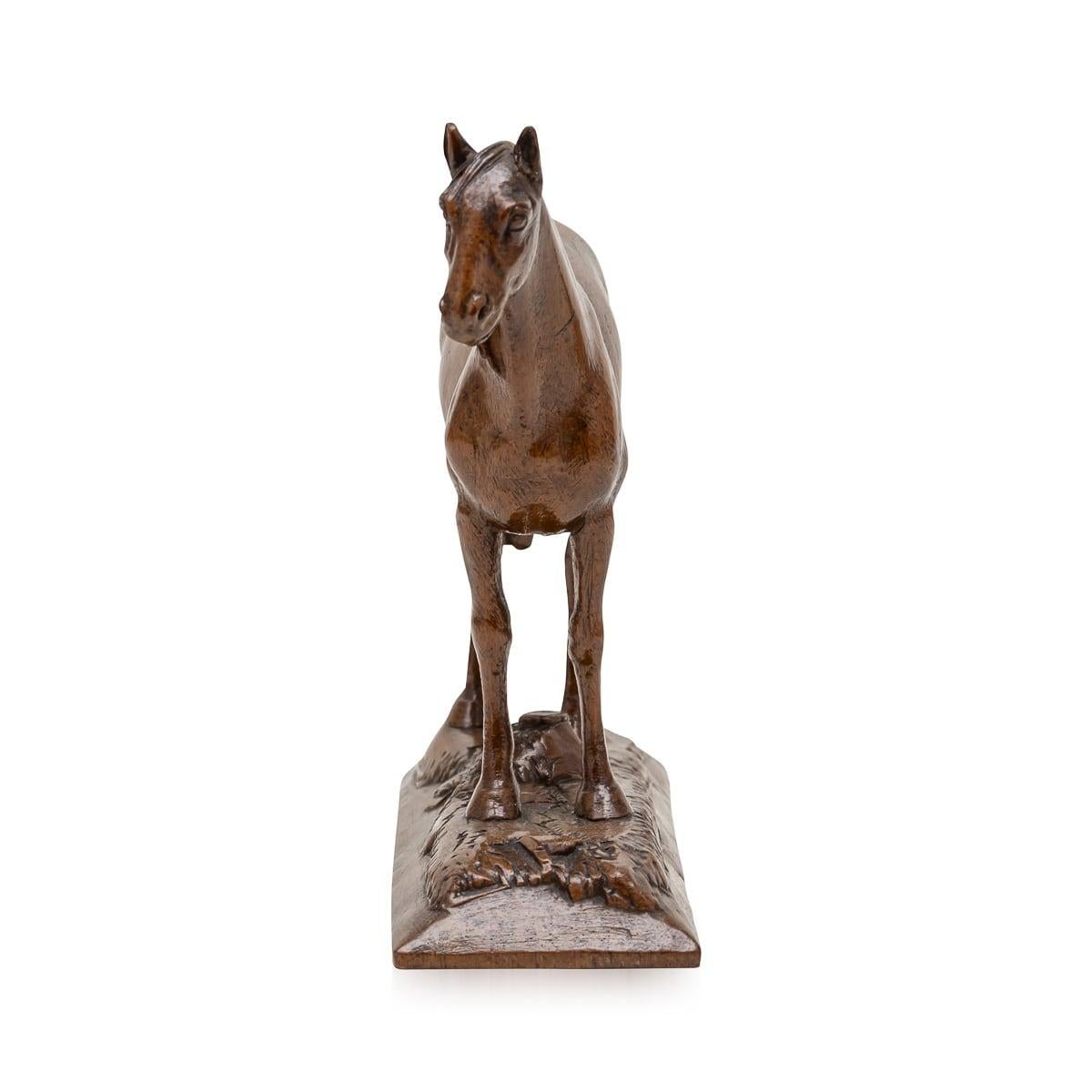 Autre A.I.C. C.C. Ancien cheval en noyer sculpté du 20e siècle de l'Angleterre victorienne c.1900 en vente