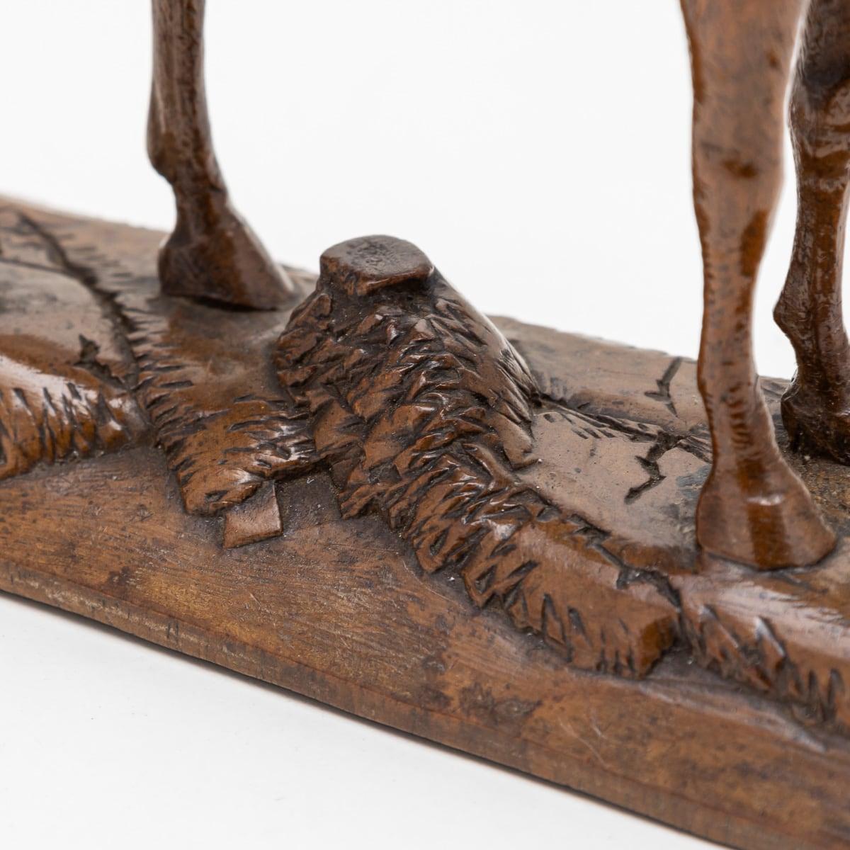 A.I.C. C.C. Ancien cheval en noyer sculpté du 20e siècle de l'Angleterre victorienne c.1900 en vente 2