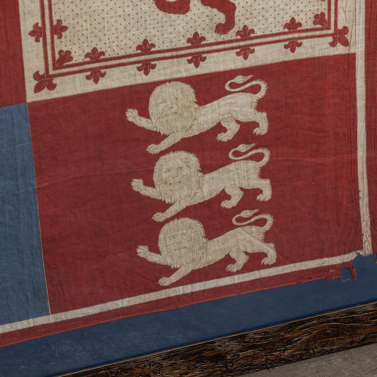 Antike viktorianische gerahmte königliche Standardflagge des 20. Jahrhunderts um 1900 im Zustand „Gut“ im Angebot in Royal Tunbridge Wells, Kent